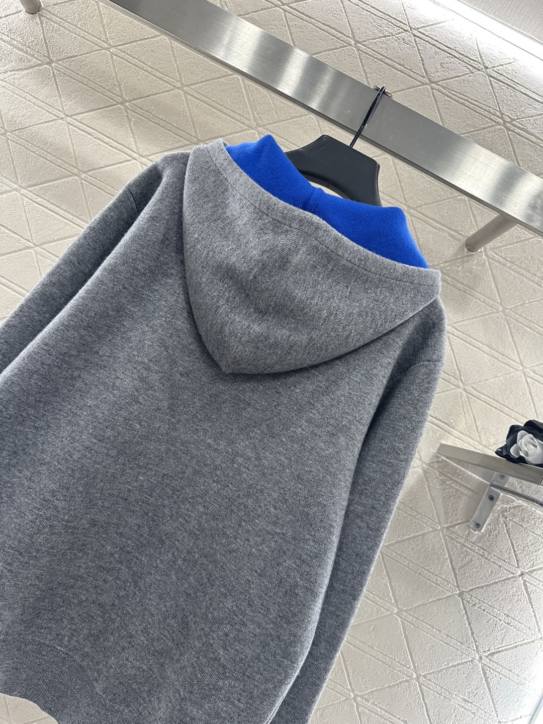 ♥Celin*♥2025新品上架 连帽抽绳针织套头毛衣定制YB羊绒羊毛纱线织造，质感细腻，穿搭舒适，连帽