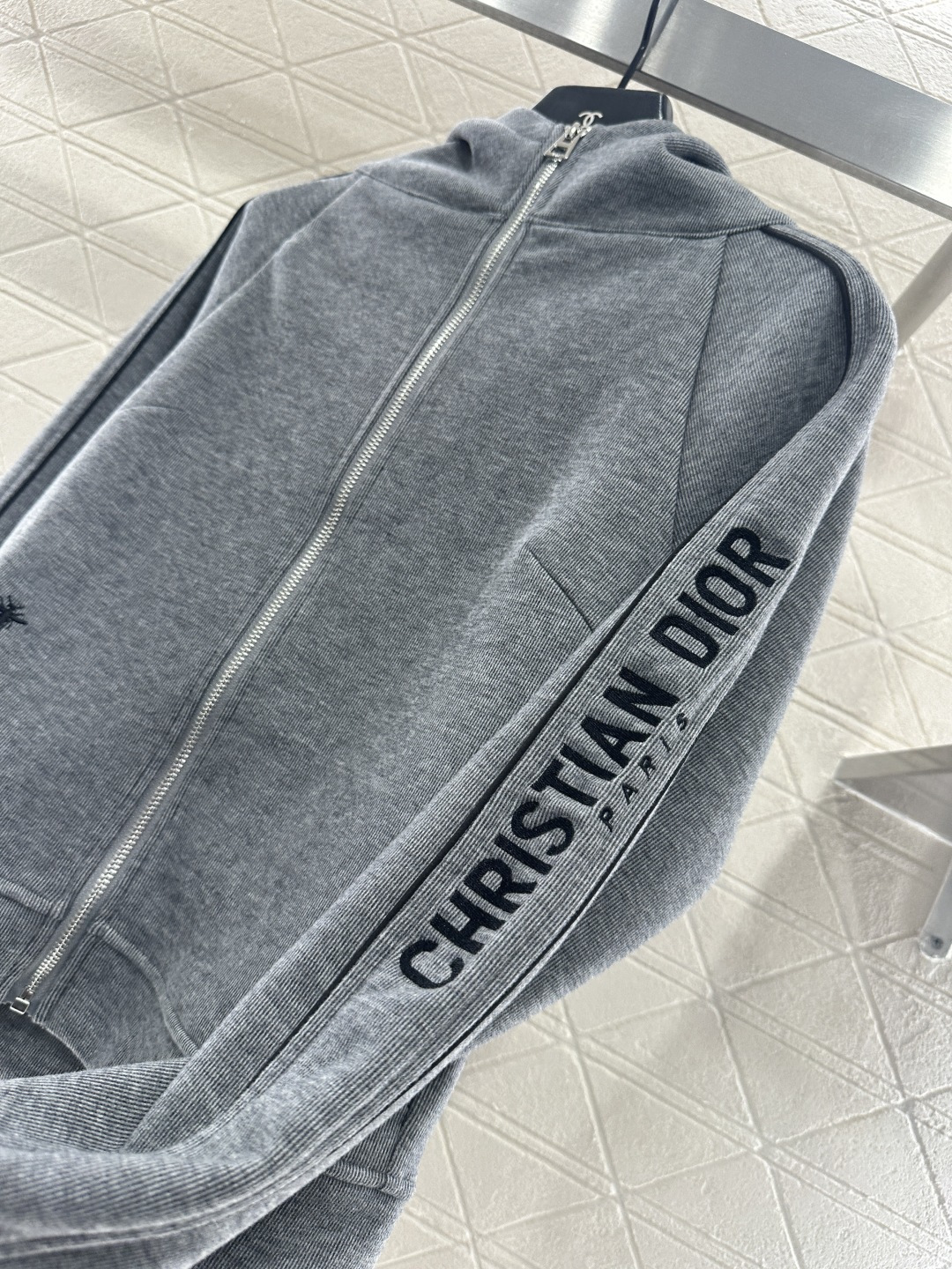 ♥Dio*♥ 2025新品上架 织带连帽外套长裤套装定制YB进口羊毛混纺材质，质感细腻，穿搭保暖舒适，连