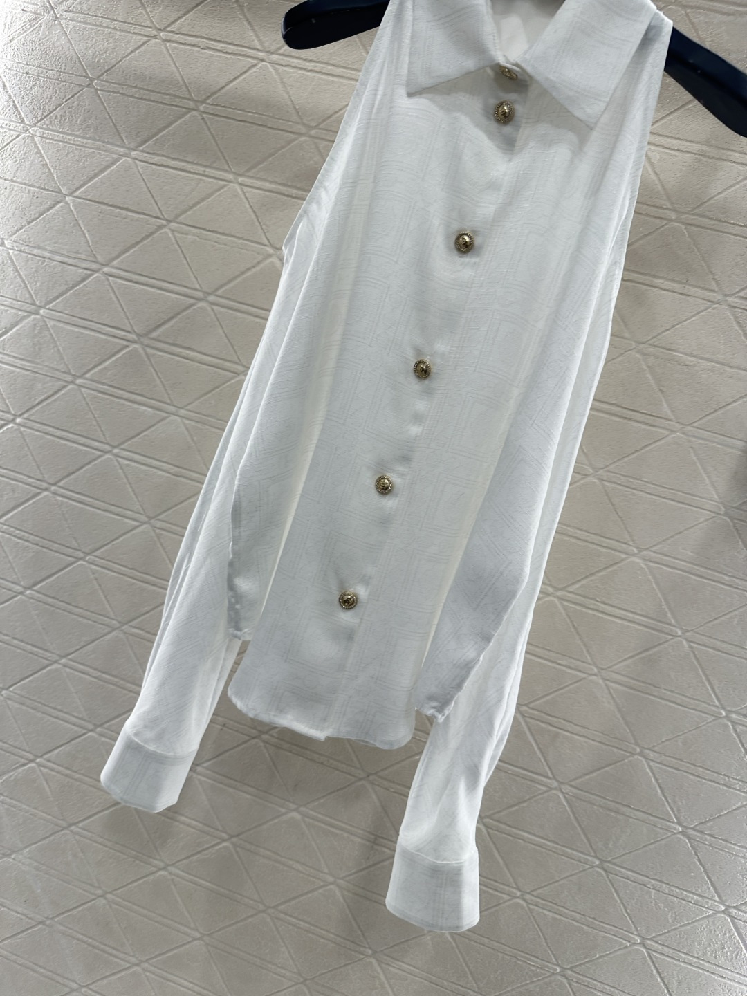 ♥Chane*♥2025新品上架 露肩提花暗纹翻领衬衫定制YB进口丝绵材质，质感舒适细腻，穿搭舒适，翻领