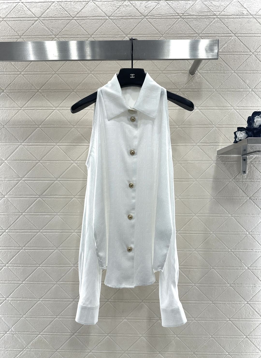 ♥Chane*♥2025新品上架 露肩提花暗纹翻领衬衫定制YB进口丝绵材质，质感舒适细腻，穿搭舒适，翻领