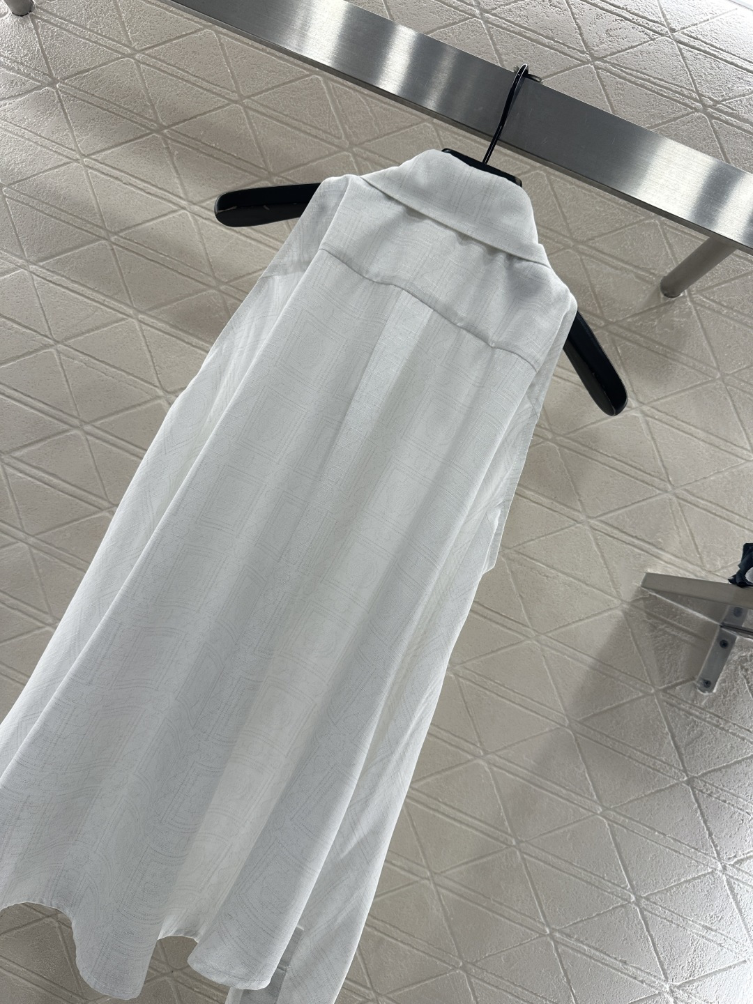 ♥Chane*♥2025新品上架 露肩提花暗纹翻领衬衫定制YB进口丝绵材质，质感舒适细腻，穿搭舒适，翻领