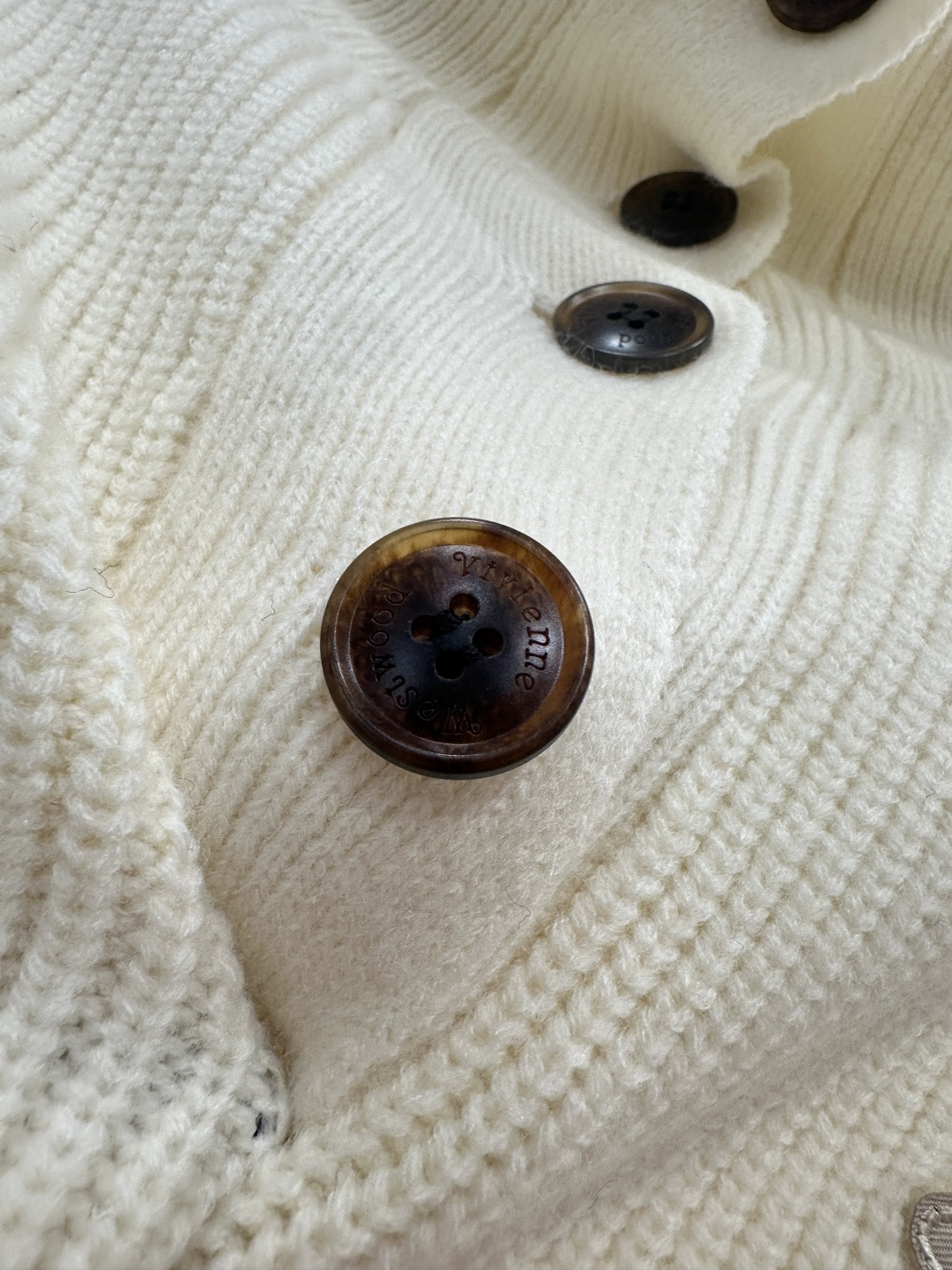 ♥West vivienn*♥2025新品上架 高领土星徽标针织毛衣定制YB羊毛纱线织造，质感高级，穿搭