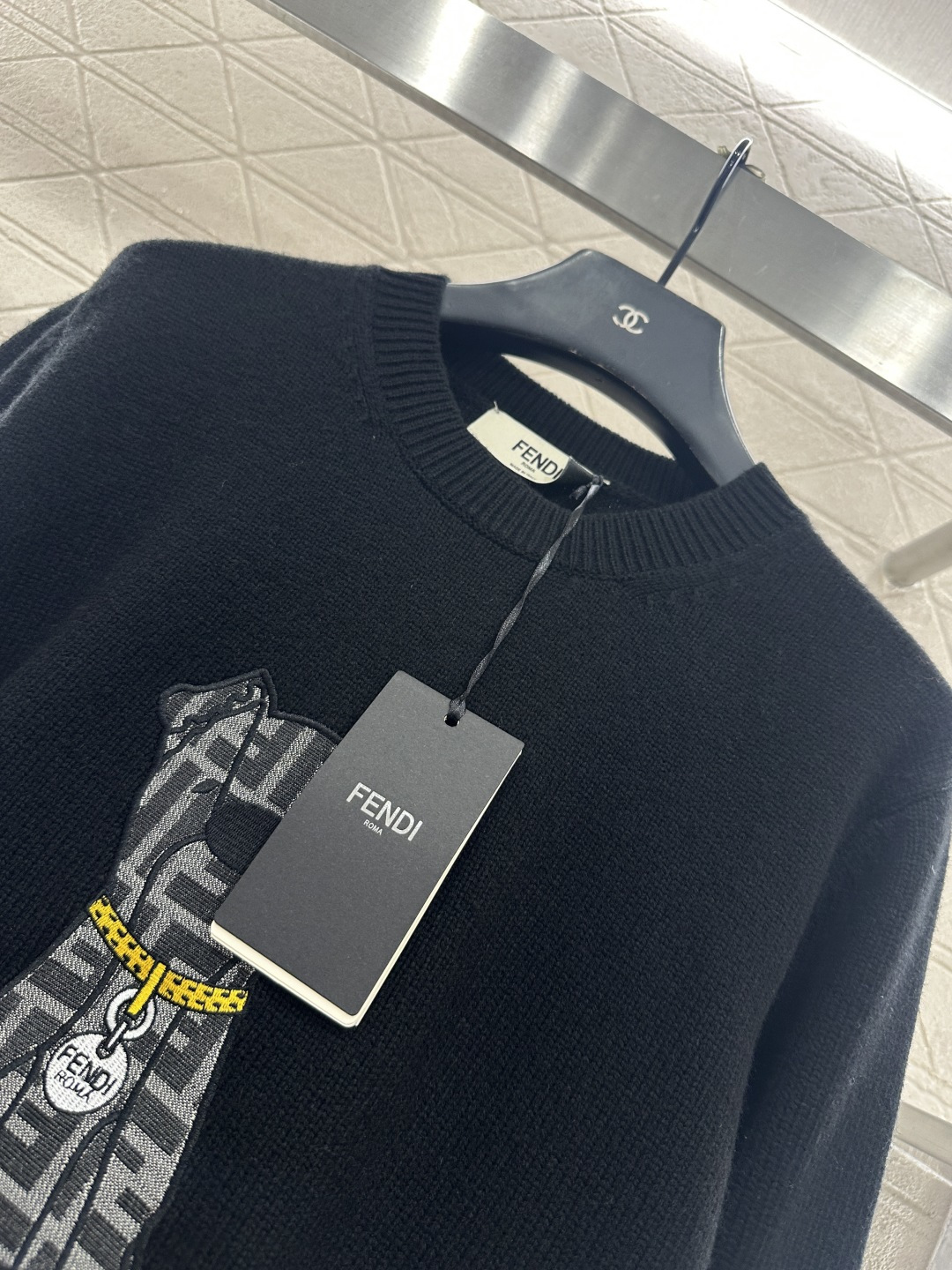 ♥Fend*♥2025新品上架 圆领刺绣卡通套头毛衣定制YB棉毛纱线材质，质感细腻，舒适保暖，圆领套头毛