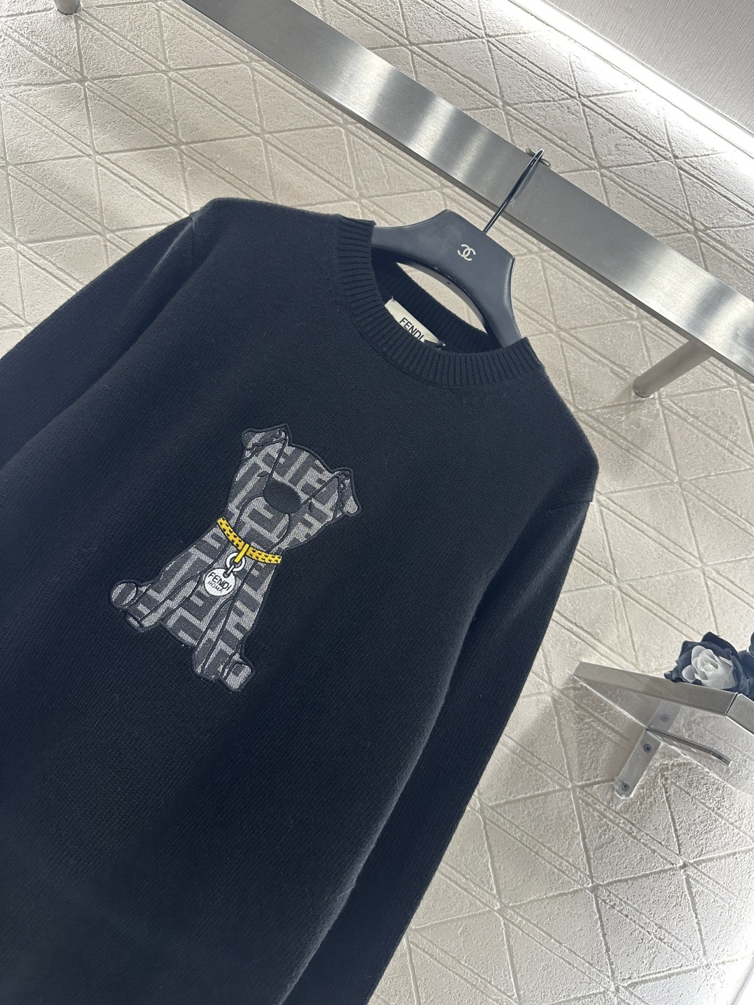 ♥Fend*♥2025新品上架 圆领刺绣卡通套头毛衣定制YB棉毛纱线材质，质感细腻，舒适保暖，圆领套头毛