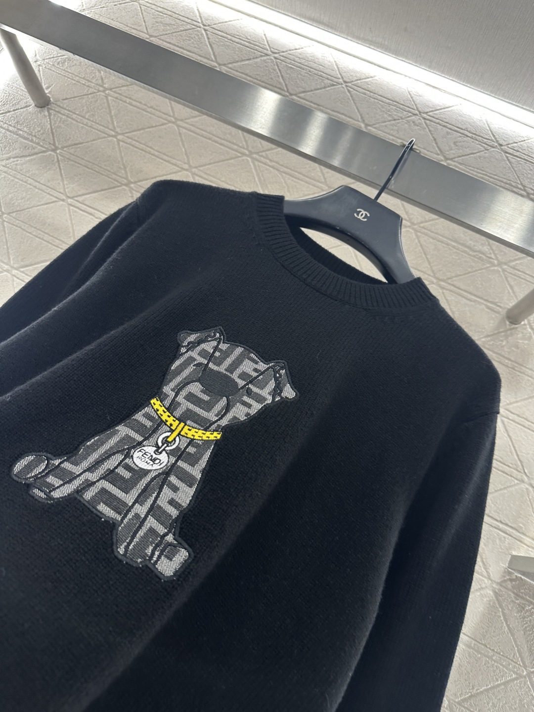 ♥Fend*♥2025新品上架 圆领刺绣卡通套头毛衣定制YB棉毛纱线材质，质感细腻，舒适保暖，圆领套头毛