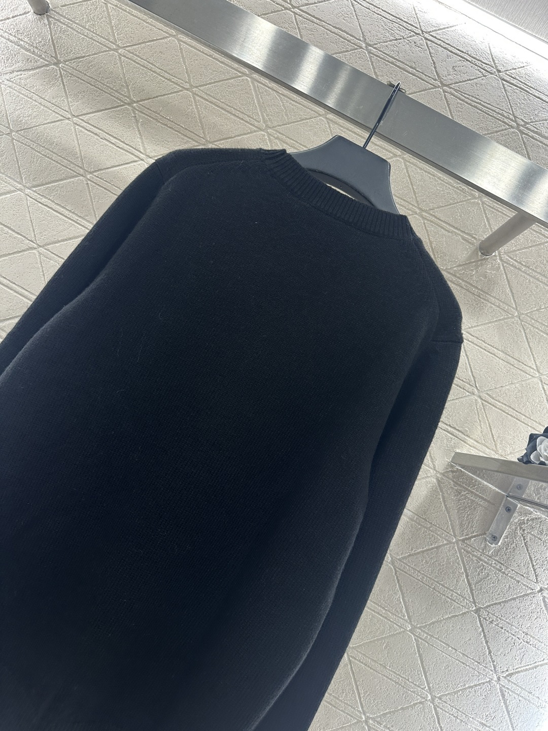 ♥Fend*♥2025新品上架 圆领刺绣卡通套头毛衣定制YB棉毛纱线材质，质感细腻，舒适保暖，圆领套头毛