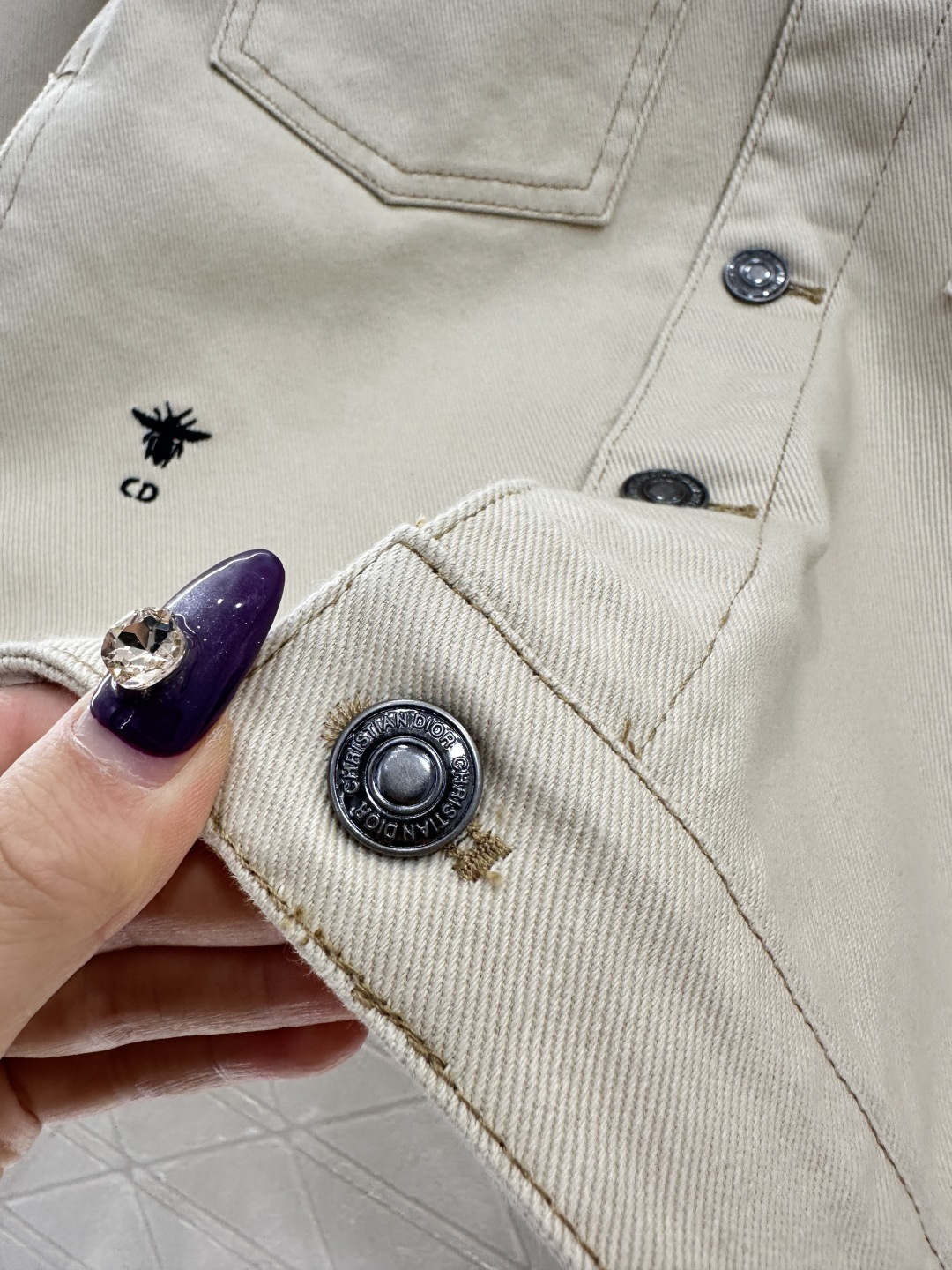 ♥Dio*♥2025新品上架刺绣牛仔夹克外套长裤套装定制YB斜纹棉牛仔材质，多重水洗，呈现出挺括质感，翻