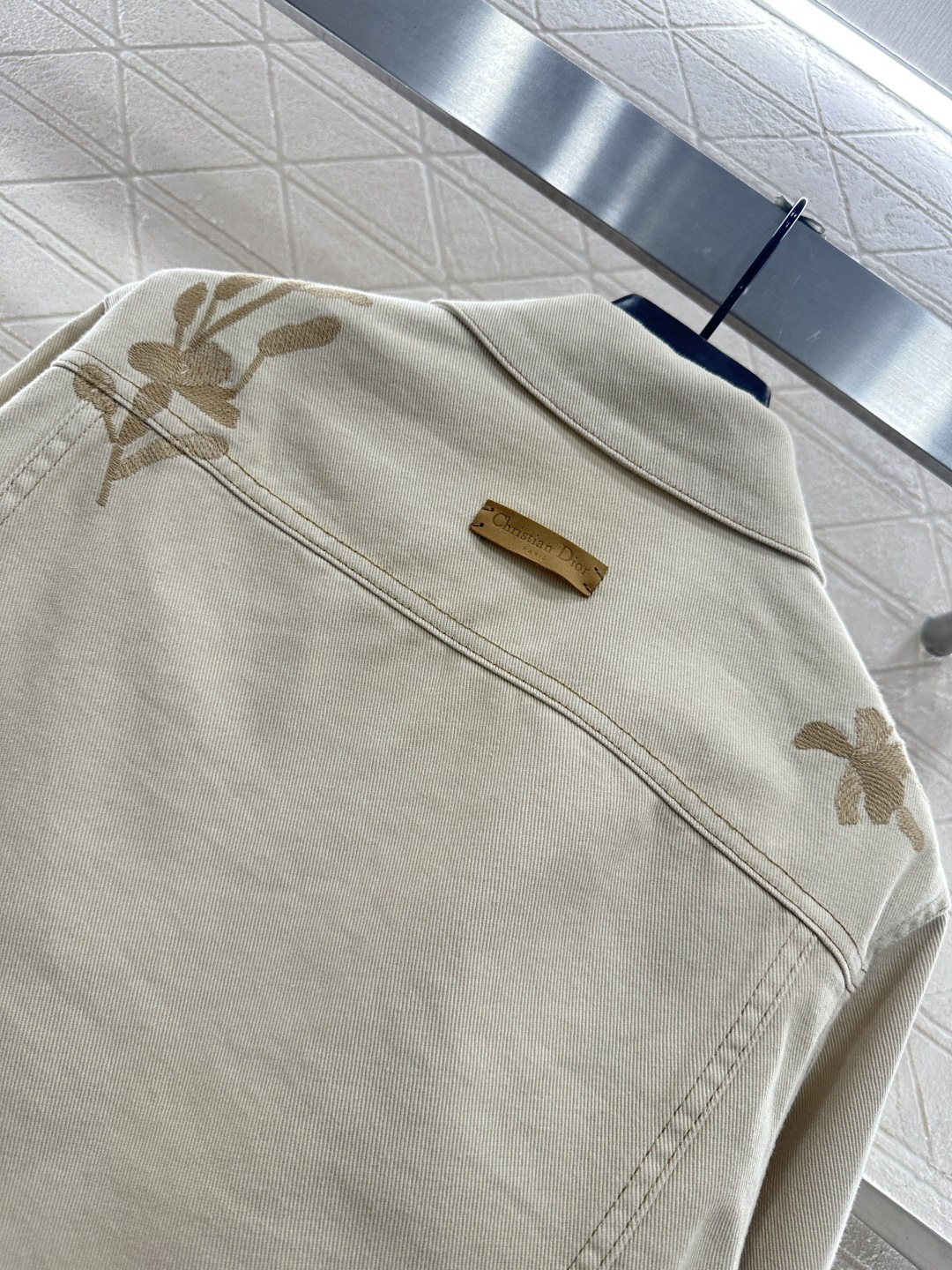 ♥Dio*♥2025新品上架刺绣牛仔夹克外套长裤套装定制YB斜纹棉牛仔材质，多重水洗，呈现出挺括质感，翻