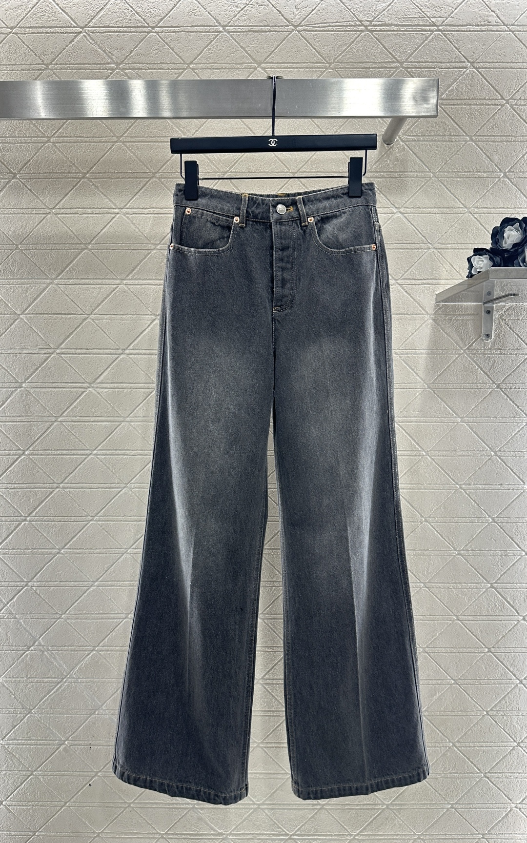 ♥Gucc*♥2025新品上架 磨白牛仔外套长裤套装定制YB斜纹棉牛仔材质，多重水洗，呈现出挺括质感，翻