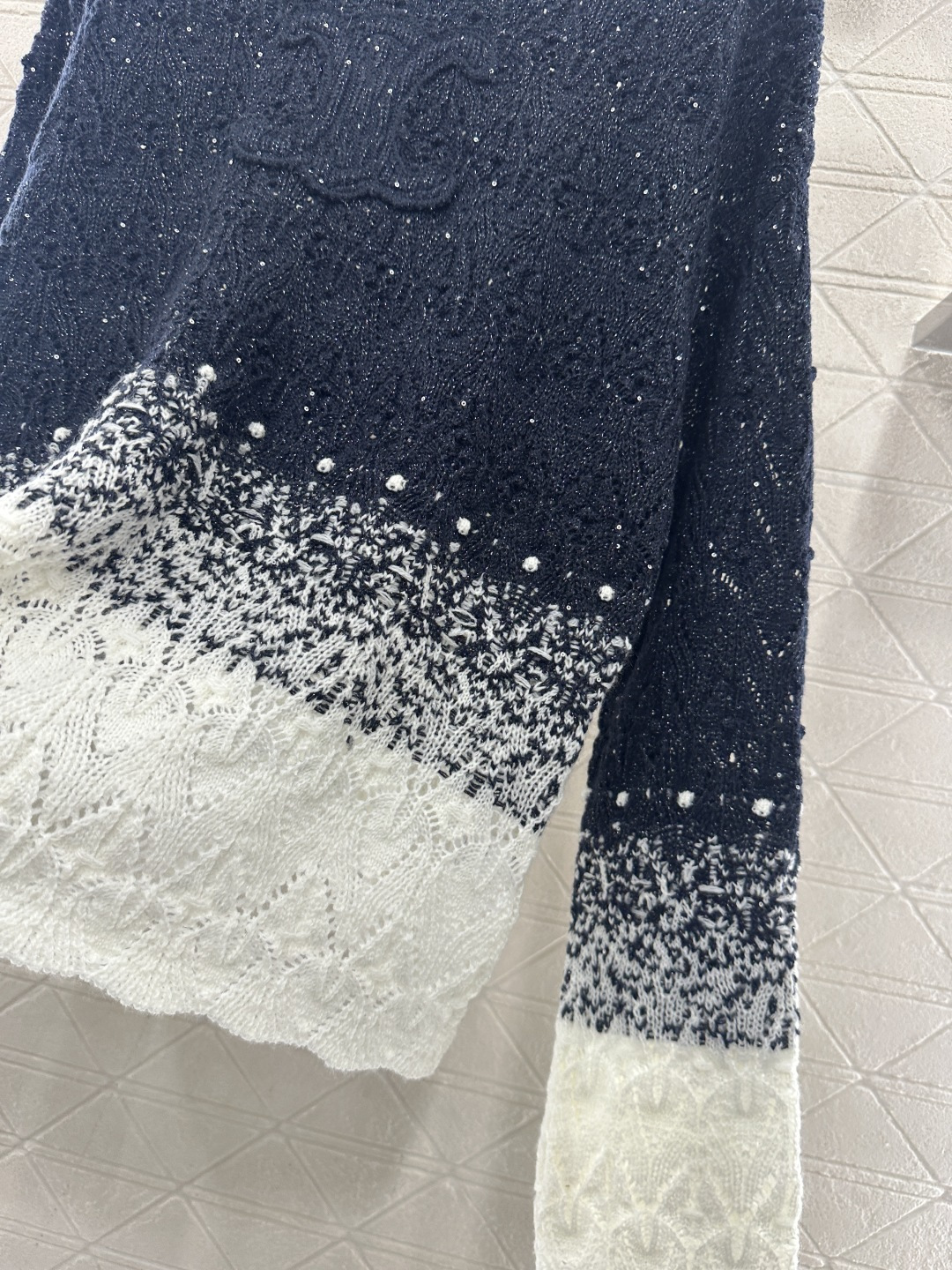 ♥Celin*♥2025新品上架 圆领镂空渐变毛衣定制YB羊毛纱线材质，质感细腻，舒适保暖，圆领套头毛衣