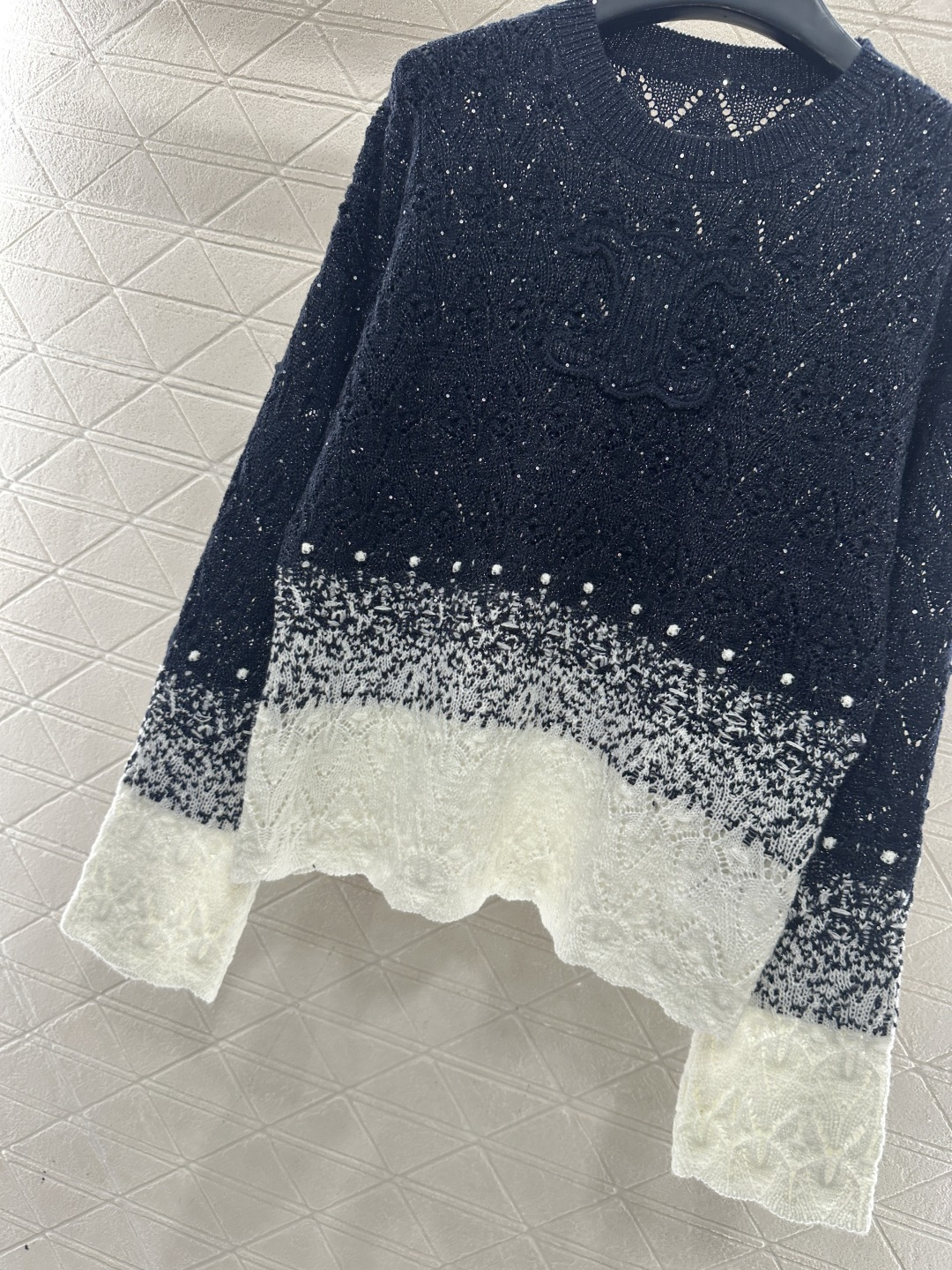 ♥Celin*♥2025新品上架 圆领镂空渐变毛衣定制YB羊毛纱线材质，质感细腻，舒适保暖，圆领套头毛衣