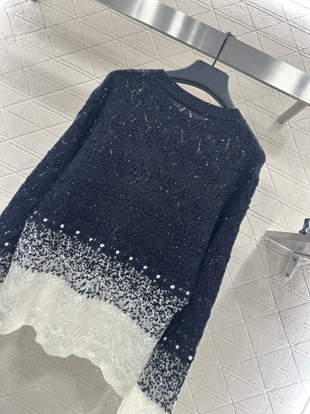 ♥Celin*♥2025新品上架 圆领镂空渐变毛衣定制YB羊毛纱线材质，质感细腻，舒适保暖，圆领套头毛衣