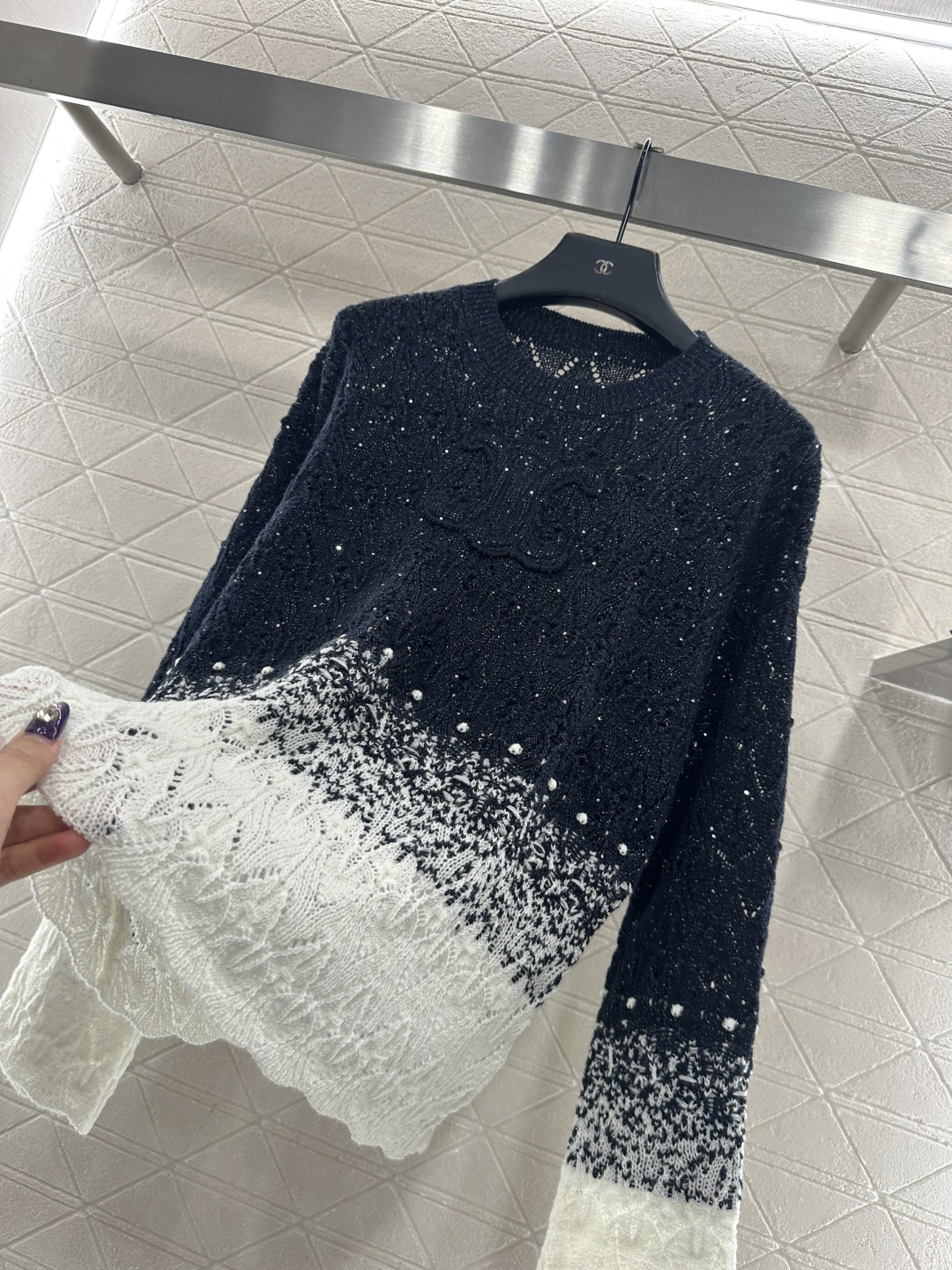 ♥Celin*♥2025新品上架 圆领镂空渐变毛衣定制YB羊毛纱线材质，质感细腻，舒适保暖，圆领套头毛衣