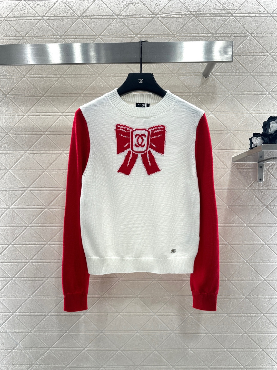 ♥Chane*♥2025新品上架圆领插肩蝴蝶结字母针织长袖定制YB羊毛纱线材质，亲肤柔软透气舒适，质感十