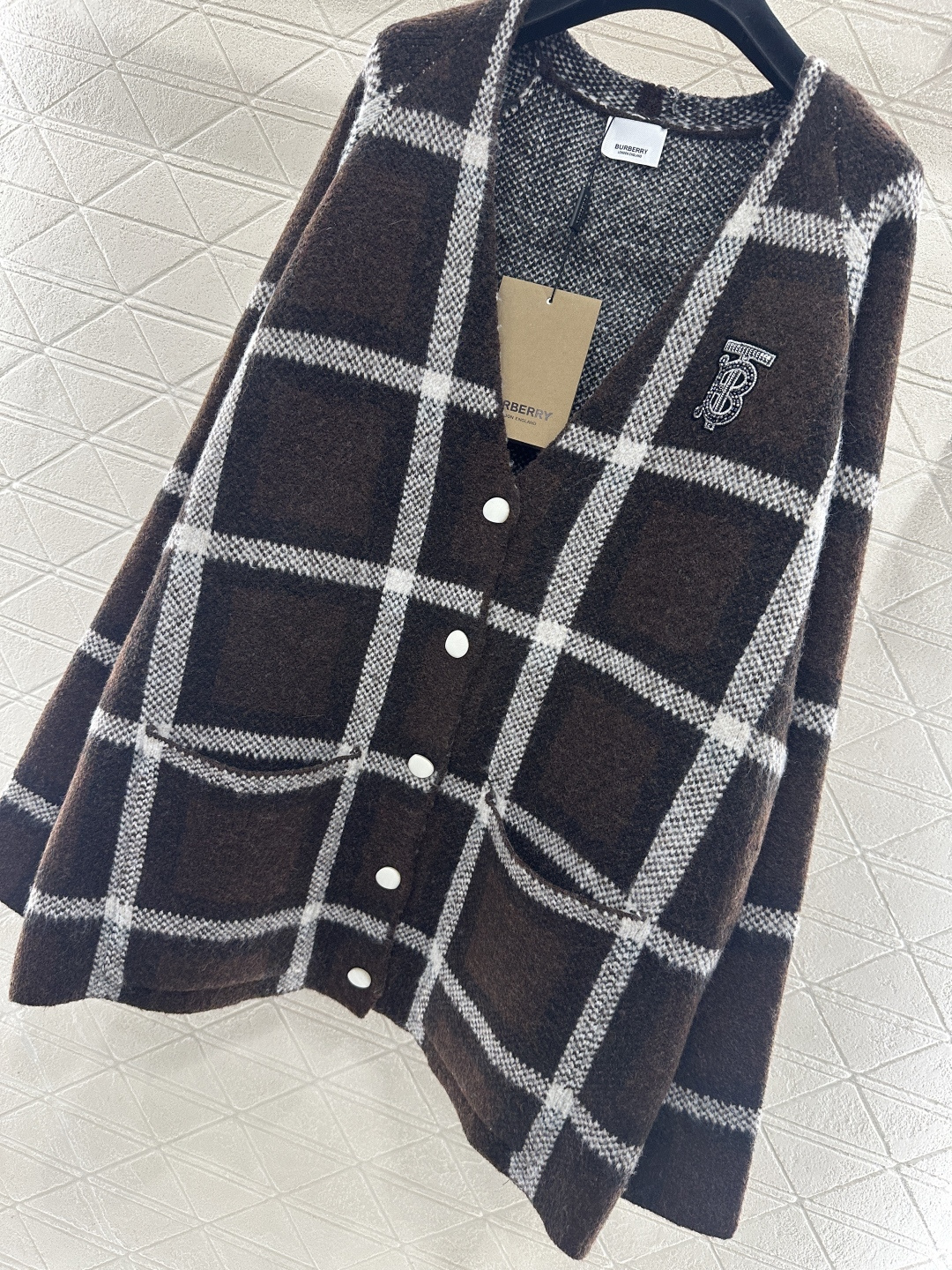 ♥BBR*♥2025新品上架 羊毛格纹围巾针织外套定制YB羊毛针织材质，质感细腻，高级舒适，V领针织廓形