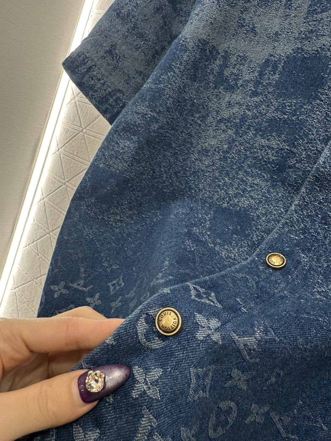 ♥Louis Vuitto*♥ 2025新品上架 激光渐变牛仔衬衣定制YB斜纹棉牛仔材质，多重水洗还原牛