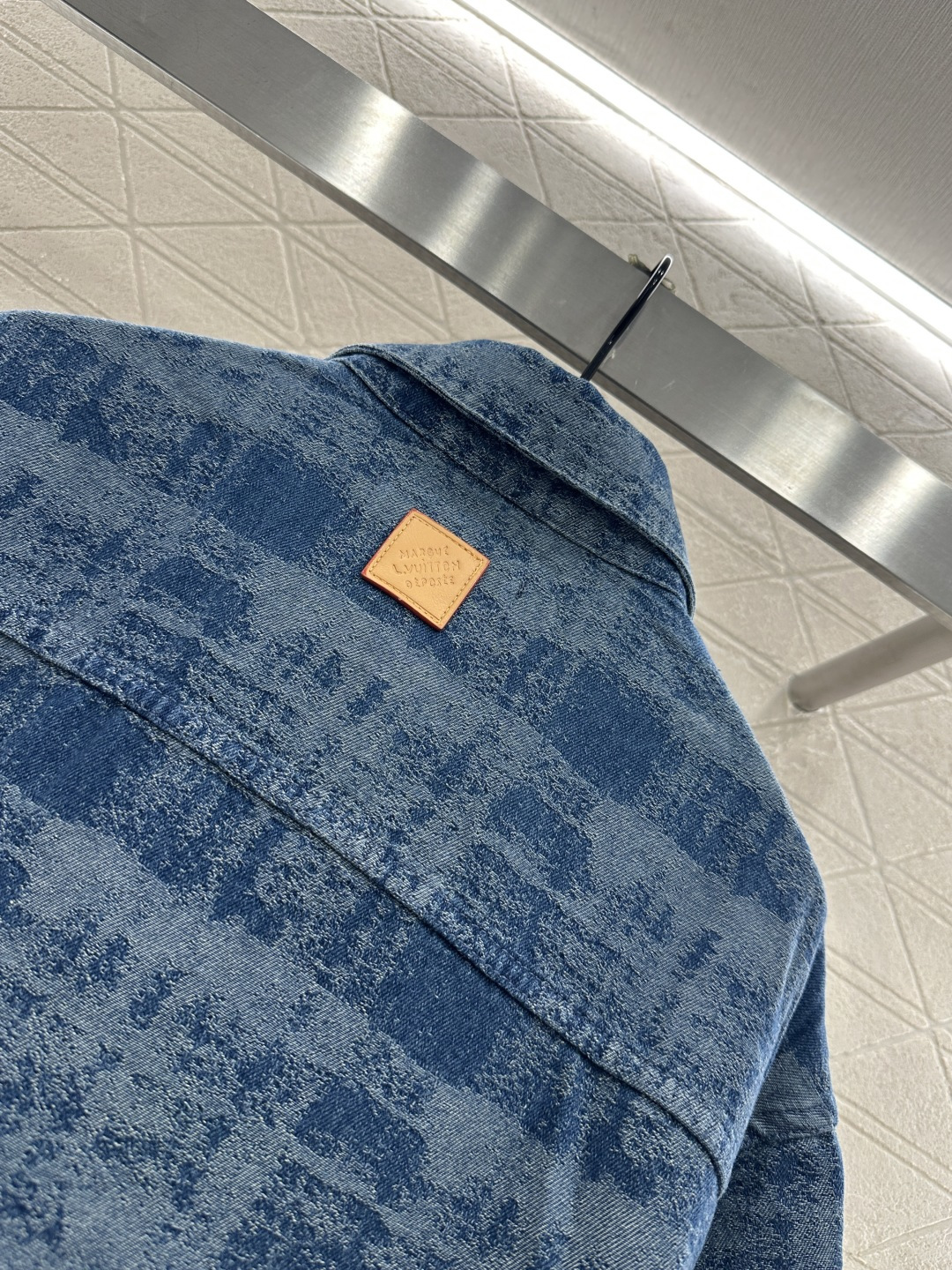 ♥Louis Vuitto*♥ 2025新品上架 激光渐变牛仔衬衣定制YB斜纹棉牛仔材质，多重水洗还原牛