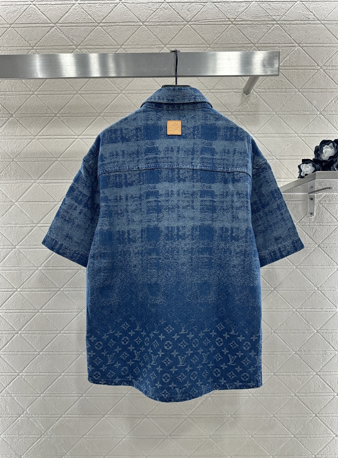 ♥Louis Vuitto*♥ 2025新品上架 激光渐变牛仔衬衣定制YB斜纹棉牛仔材质，多重水洗还原牛