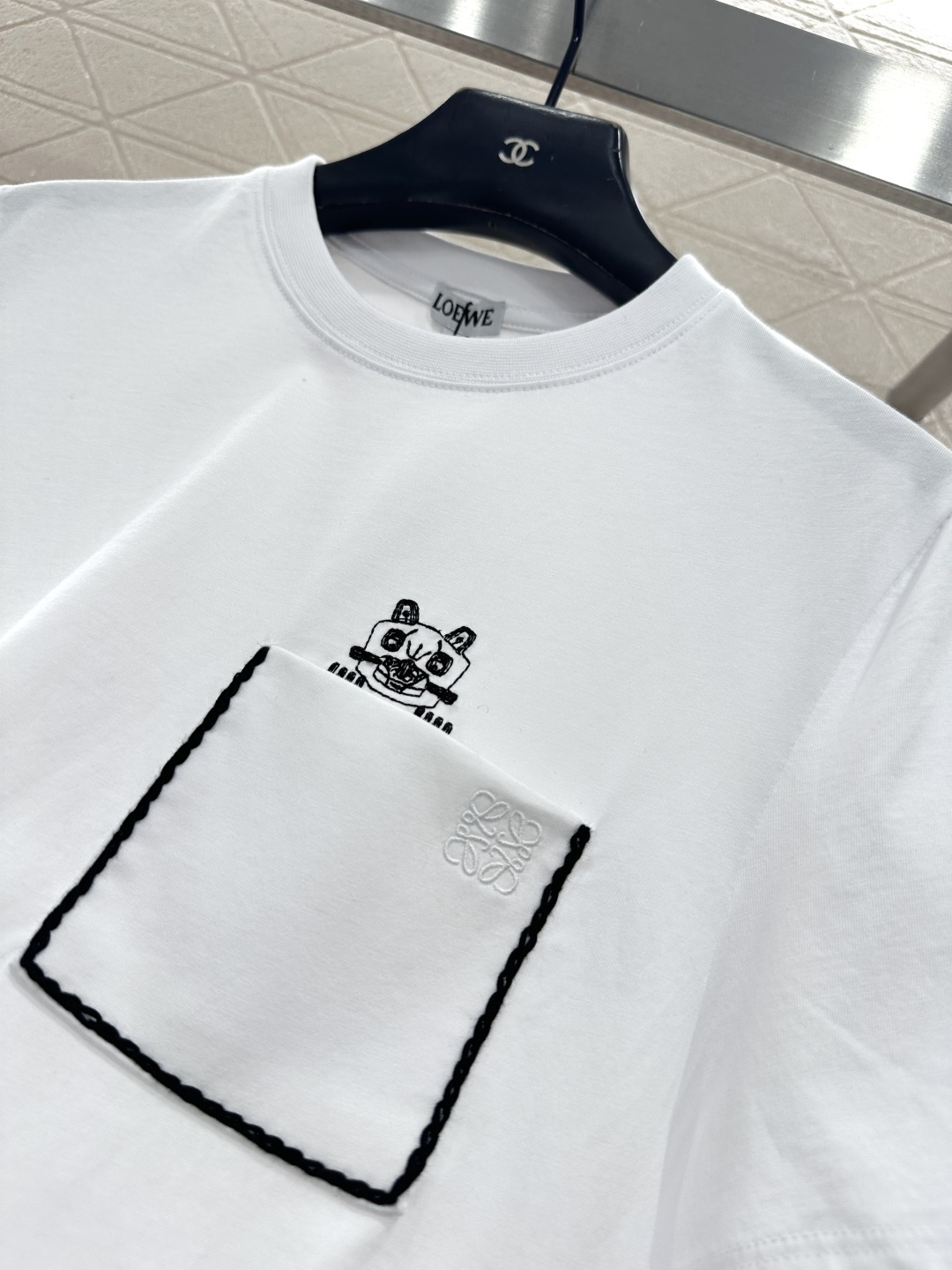 ♥Loew*♥2025新品上架 圆领口袋刺绣徽标𝑇𝑒𝑒Loew✖️Louis wain联名系列#定制YB