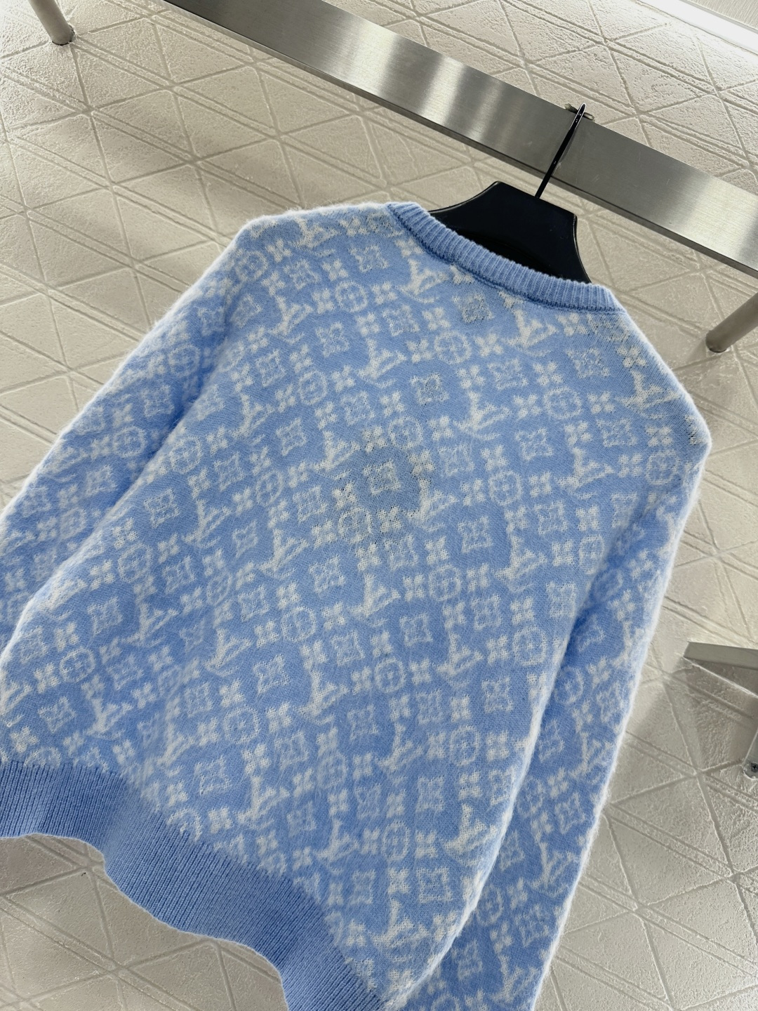 ♥Louis vuitto*♥2025新品上架 提花圆领针织开衫定制YB羊毛针织材质，质感高级，舒适柔软