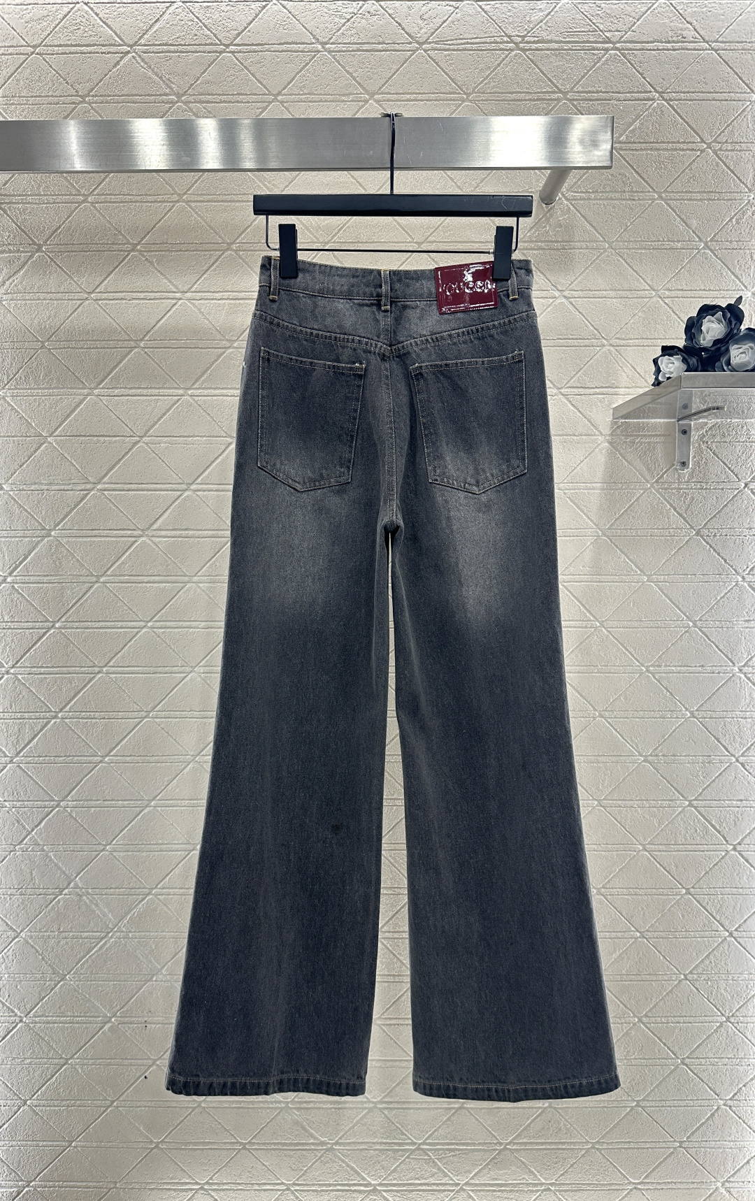 ♥Gucc*♥2025新品上架 磨白牛仔外套长裤套装定制YB斜纹棉牛仔材质，多重水洗，呈现出挺括质感，翻