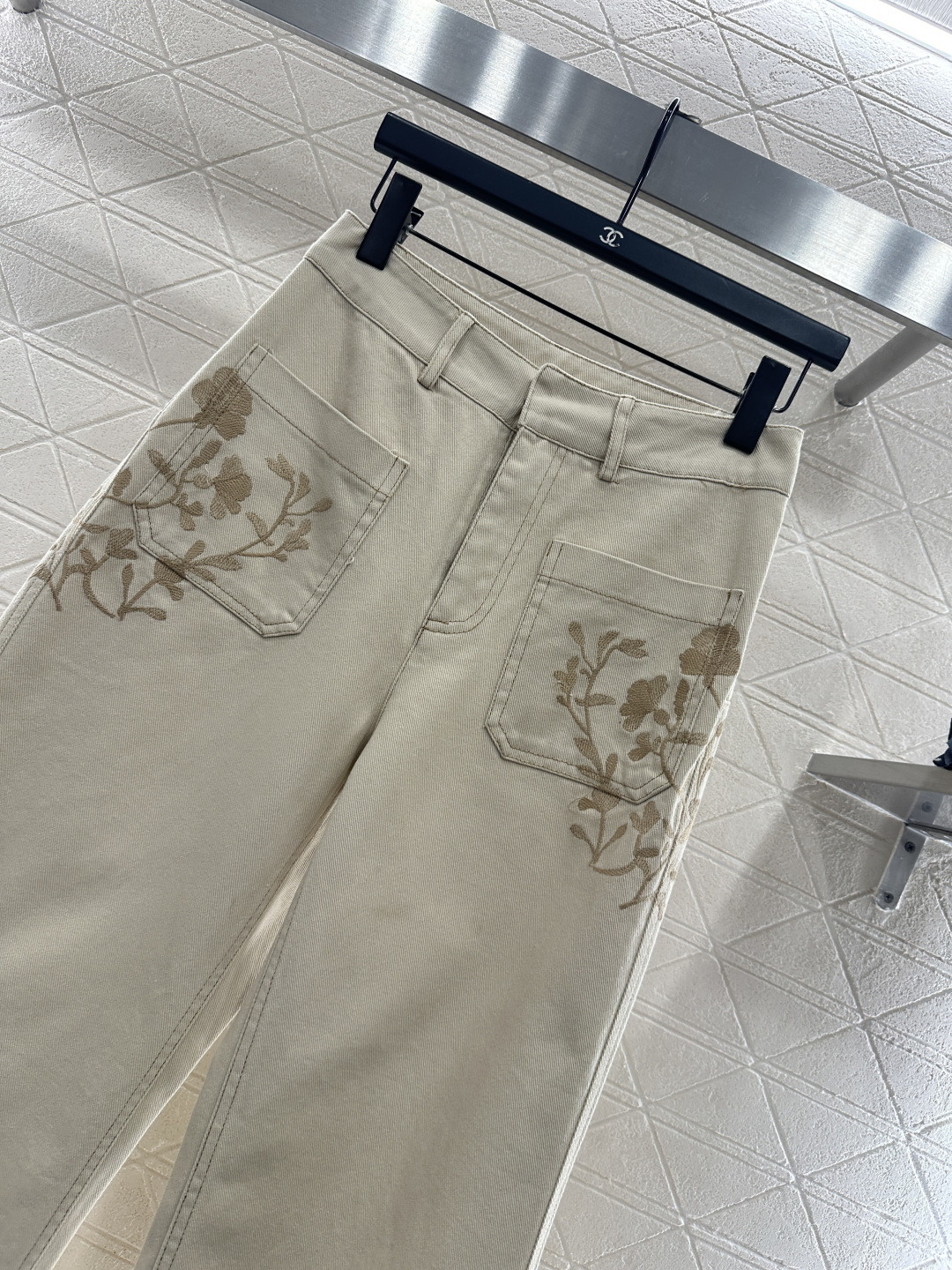 ♥Dio*♥2025新品上架刺绣牛仔夹克外套长裤套装定制YB斜纹棉牛仔材质，多重水洗，呈现出挺括质感，翻