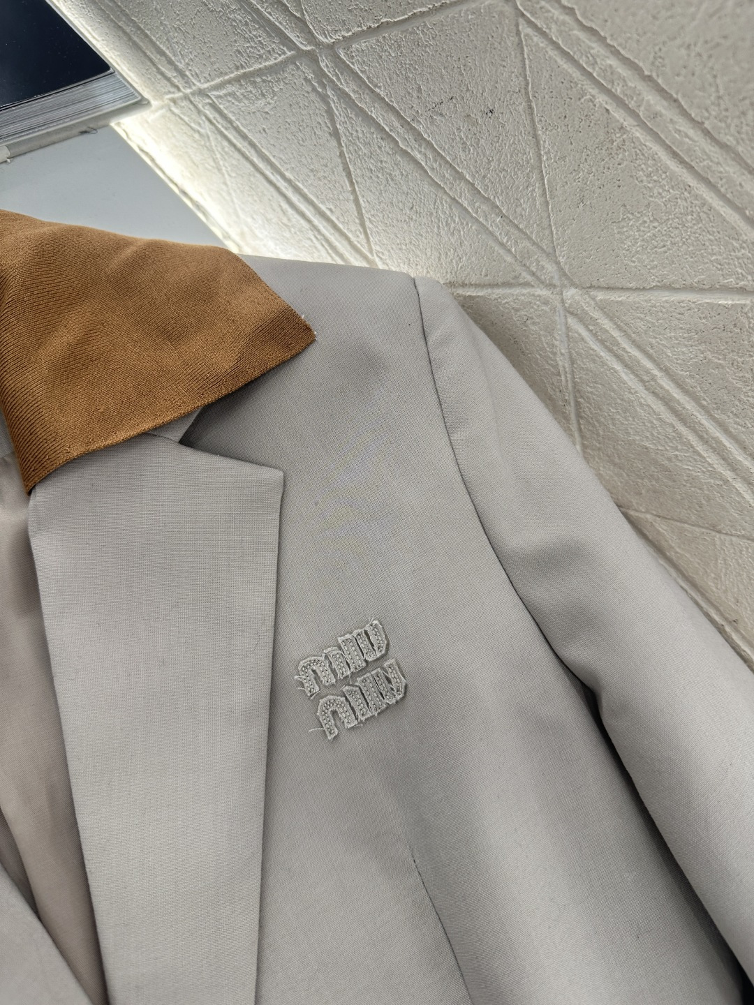 ♥Miumi*♥2025新品上架 翻领针织拼接西装外套定制YB进口精仿羊毛材质，质感光泽高级，垂顺有型，