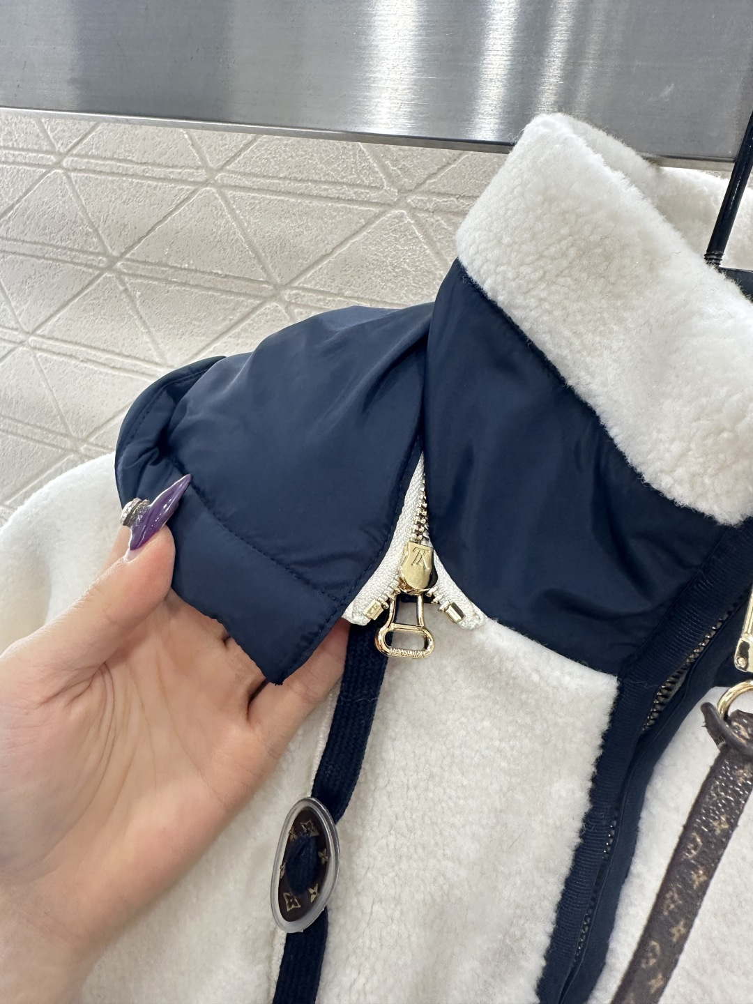 ♥Louis vuitto*♥2025新品上架 可拆卸连帽拼色泰迪外套定制YB泰迪羊羔毛材质，成衣质感品
