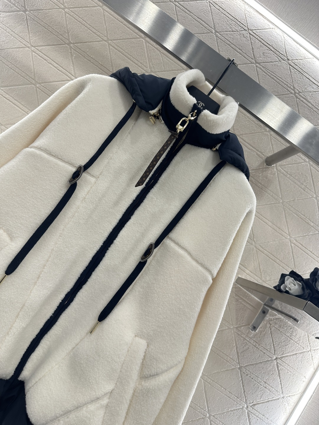 ♥Louis vuitto*♥2025新品上架 可拆卸连帽拼色泰迪外套定制YB泰迪羊羔毛材质，成衣质感品