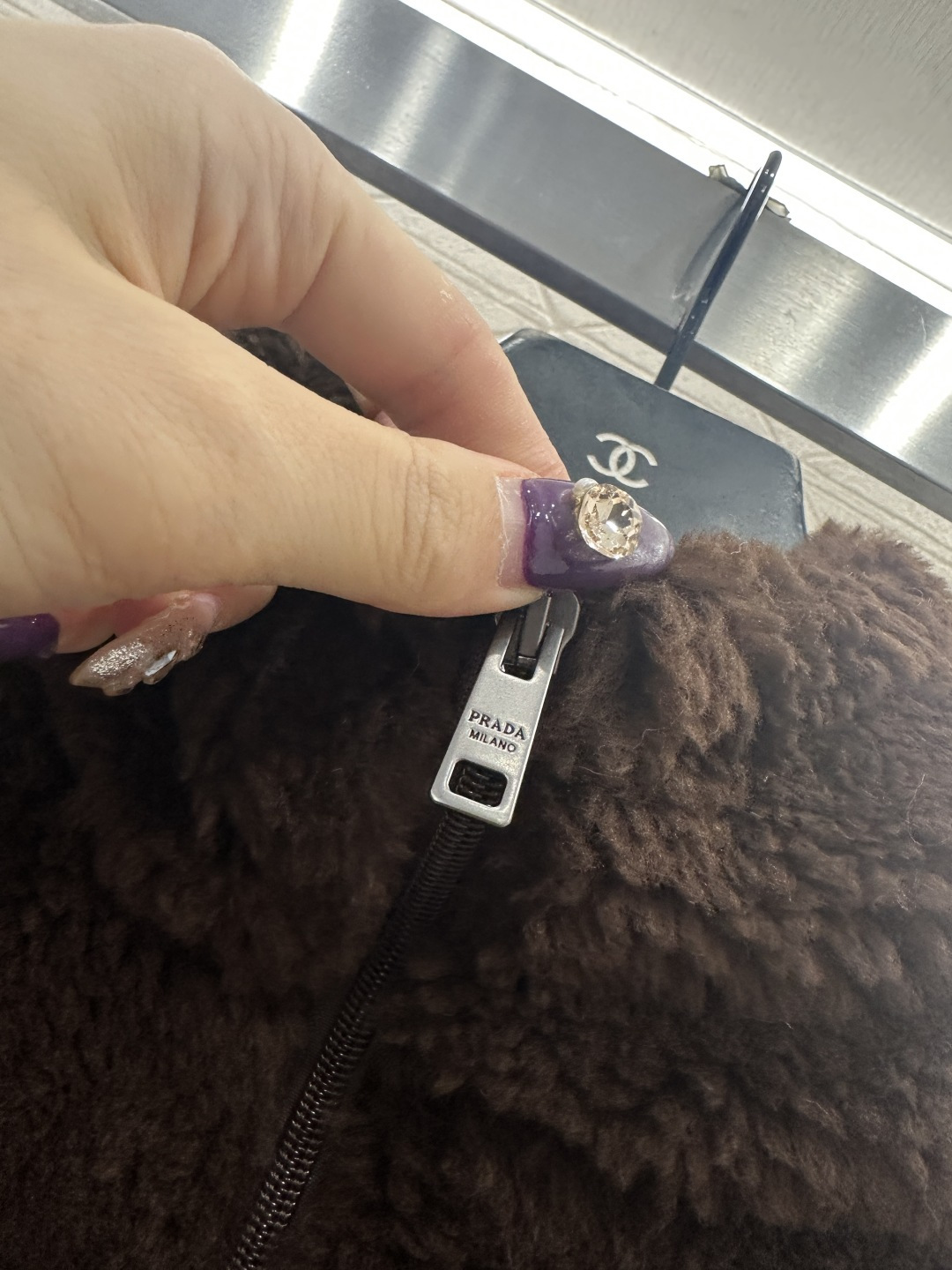 ♥Prad*♥2025新品上架 羊羔毛滑雪卫衣定制YB进口羊羔毛材质，颗粒毛绒肌理，舒适保暖，连帽抽绳调