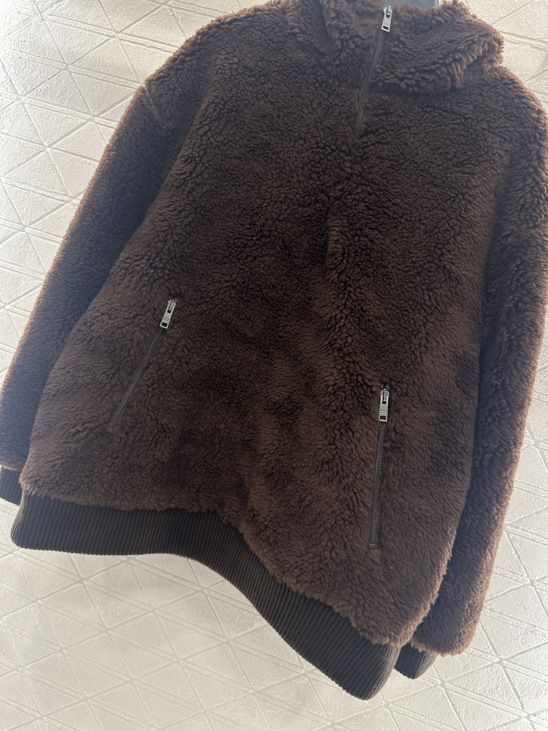 ♥Prad*♥2025新品上架 羊羔毛滑雪卫衣定制YB进口羊羔毛材质，颗粒毛绒肌理，舒适保暖，连帽抽绳调