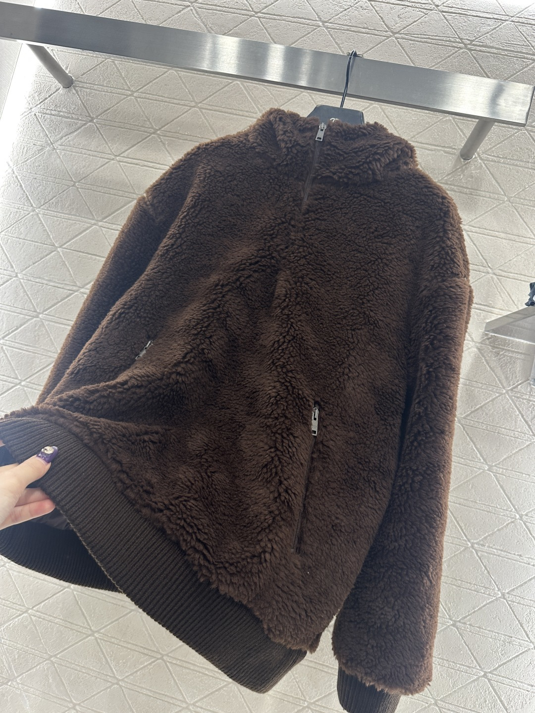 ♥Prad*♥2025新品上架 羊羔毛滑雪卫衣定制YB进口羊羔毛材质，颗粒毛绒肌理，舒适保暖，连帽抽绳调