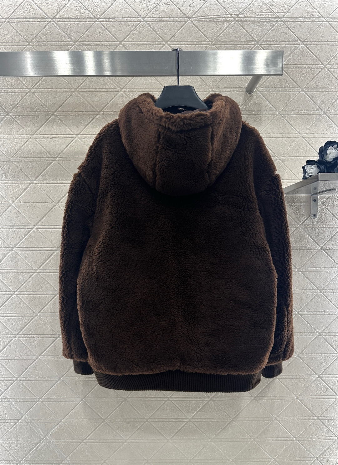 ♥Prad*♥2025新品上架 羊羔毛滑雪卫衣定制YB进口羊羔毛材质，颗粒毛绒肌理，舒适保暖，连帽抽绳调