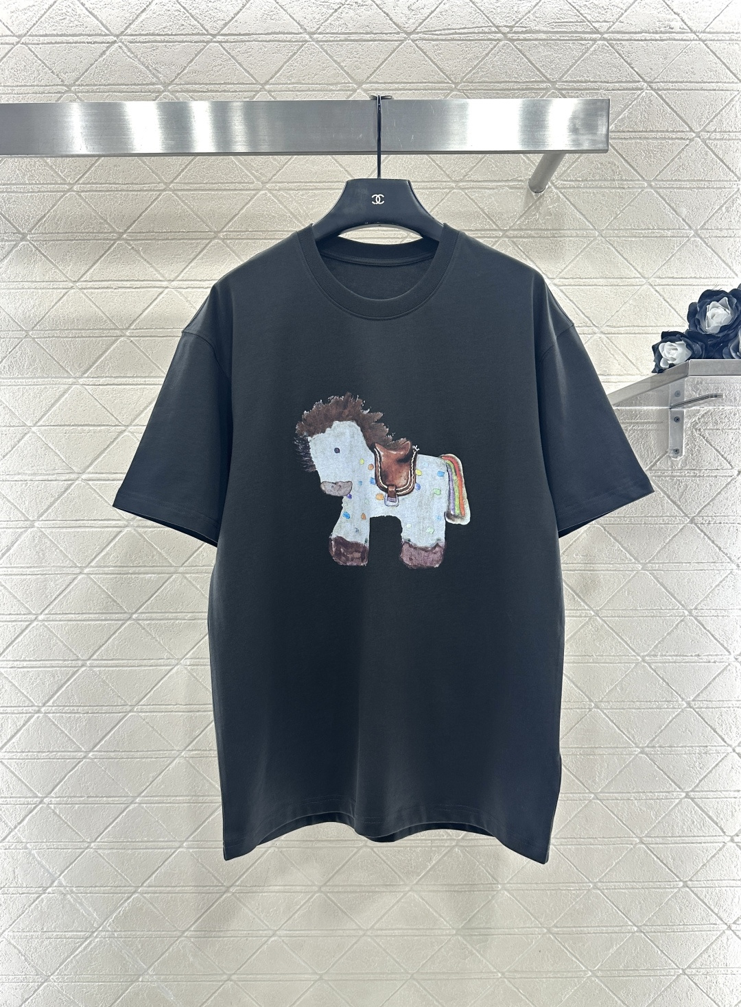 ♥26ss潮牌*♥2025新品上架 童趣印花圆领𝑇𝑒𝑒定制YB原生全棉材质，透气舒适，质感十足，宽松短袖