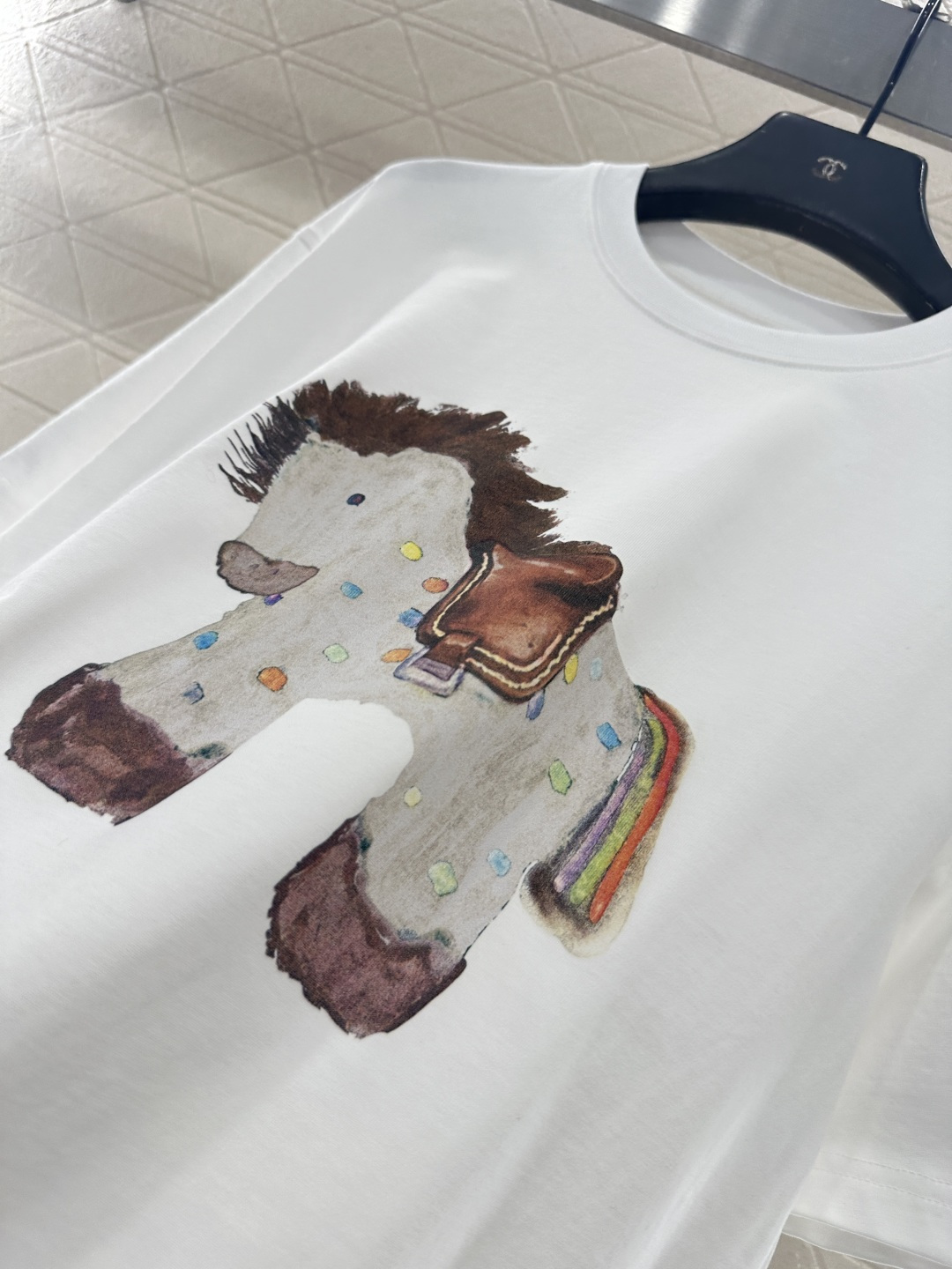 ♥26ss潮牌*♥2025新品上架 童趣印花圆领𝑇𝑒𝑒定制YB原生全棉材质，透气舒适，质感十足，宽松短袖