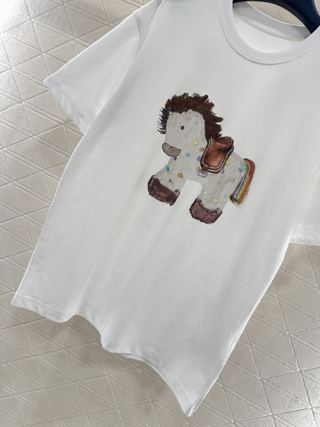 ♥26ss潮牌*♥2025新品上架 童趣印花圆领𝑇𝑒𝑒定制YB原生全棉材质，透气舒适，质感十足，宽松短袖