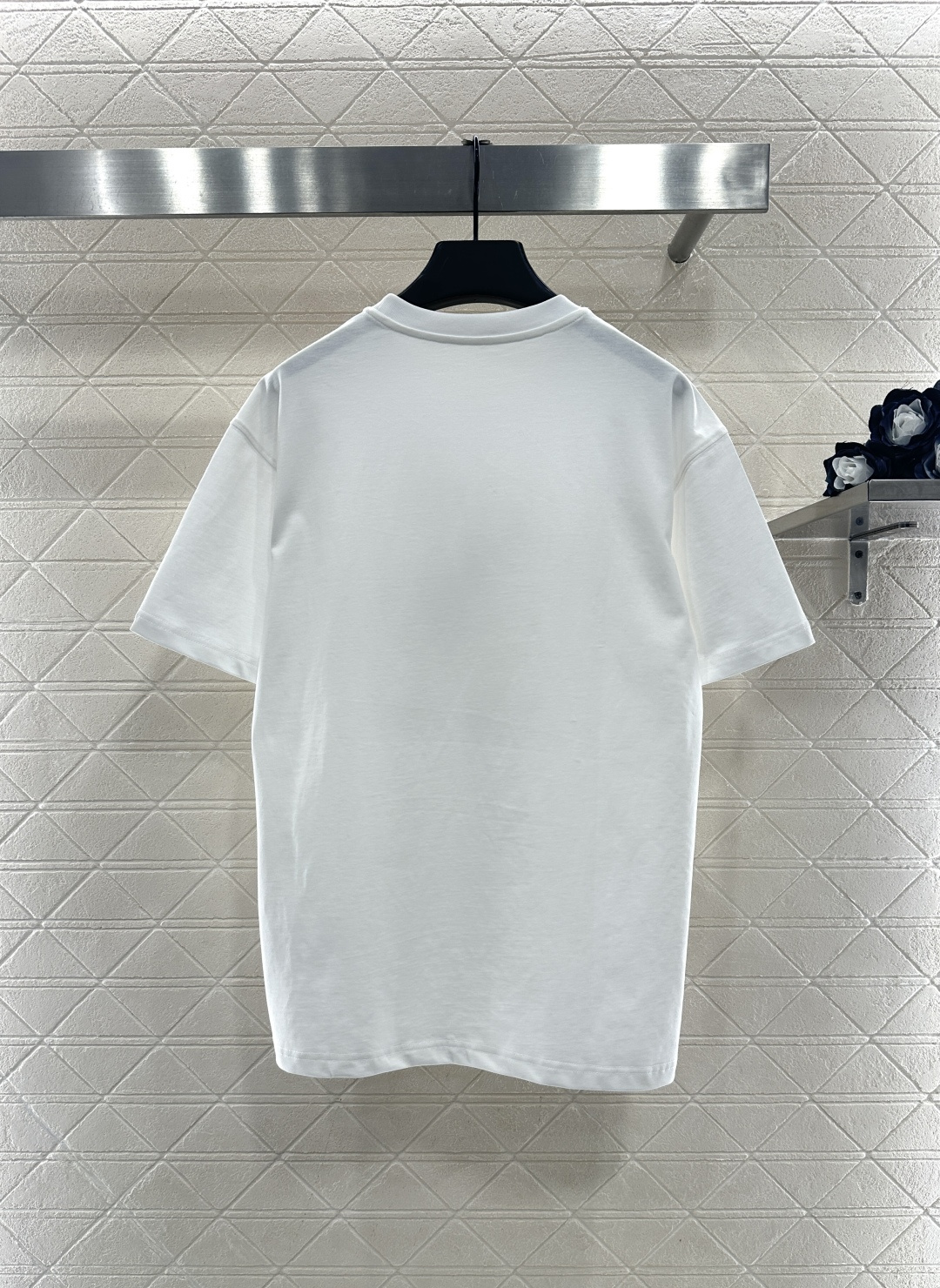 ♥26ss潮牌*♥2025新品上架 童趣印花圆领𝑇𝑒𝑒定制YB原生全棉材质，透气舒适，质感十足，宽松短袖