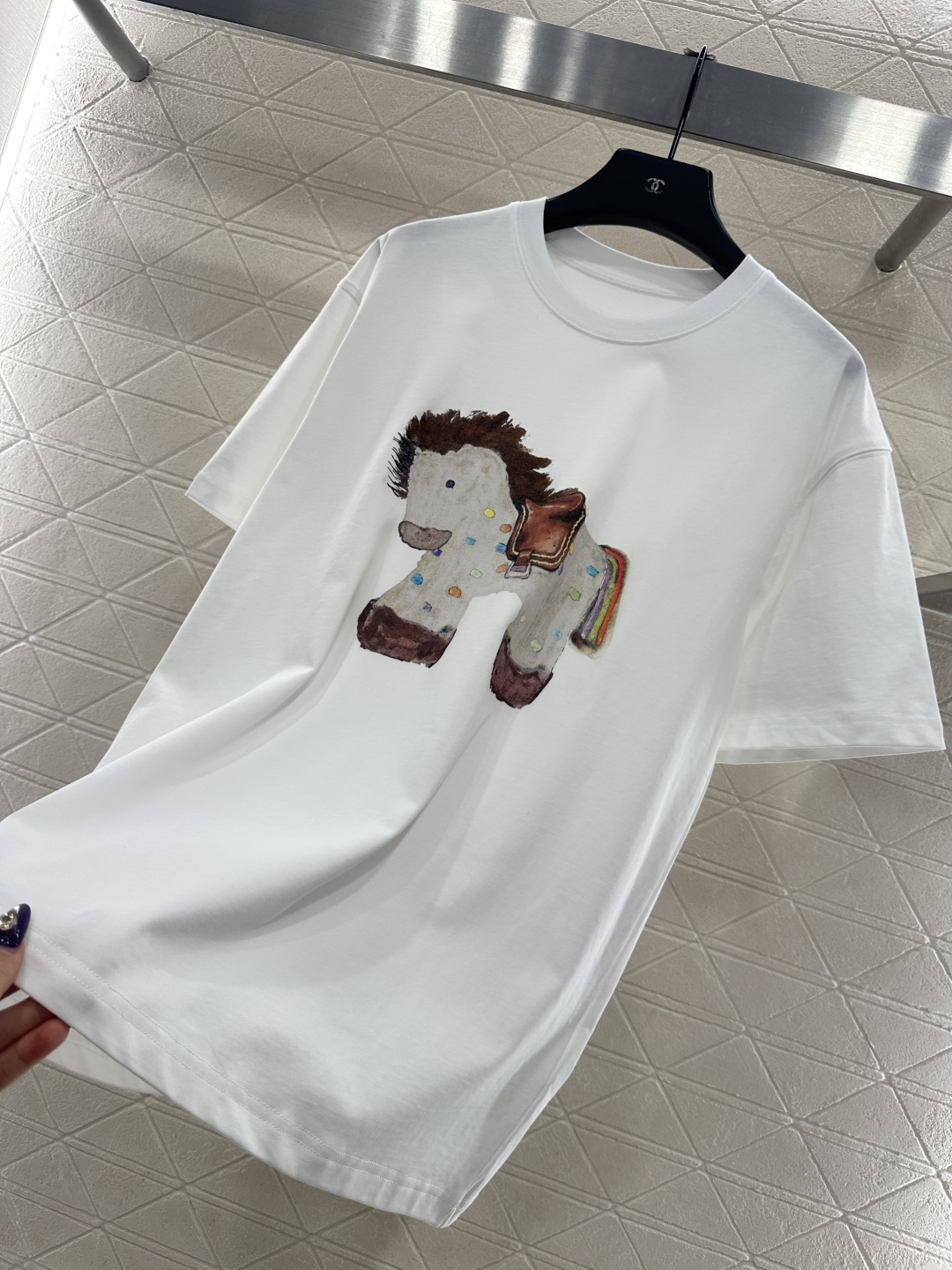 ♥26ss潮牌*♥2025新品上架 童趣印花圆领𝑇𝑒𝑒定制YB原生全棉材质，透气舒适，质感十足，宽松短袖