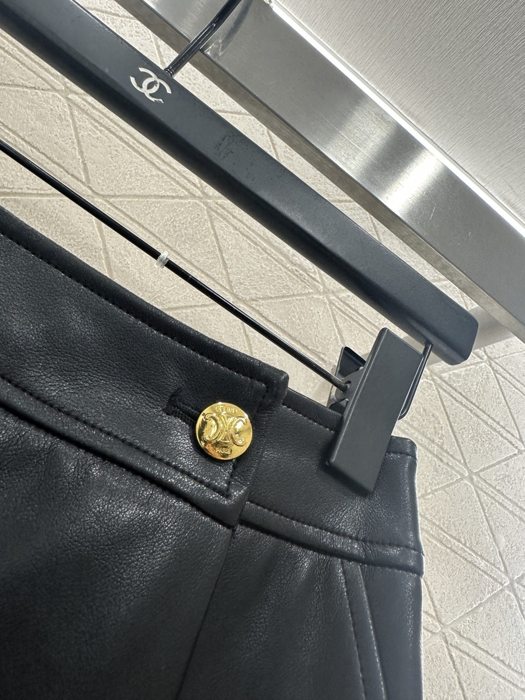 ♥Celin*♥2025新品上架 高腰一片式遮挡皮裙定制YB进口皮革材质，光泽感十足，细腻柔软，高腰半身