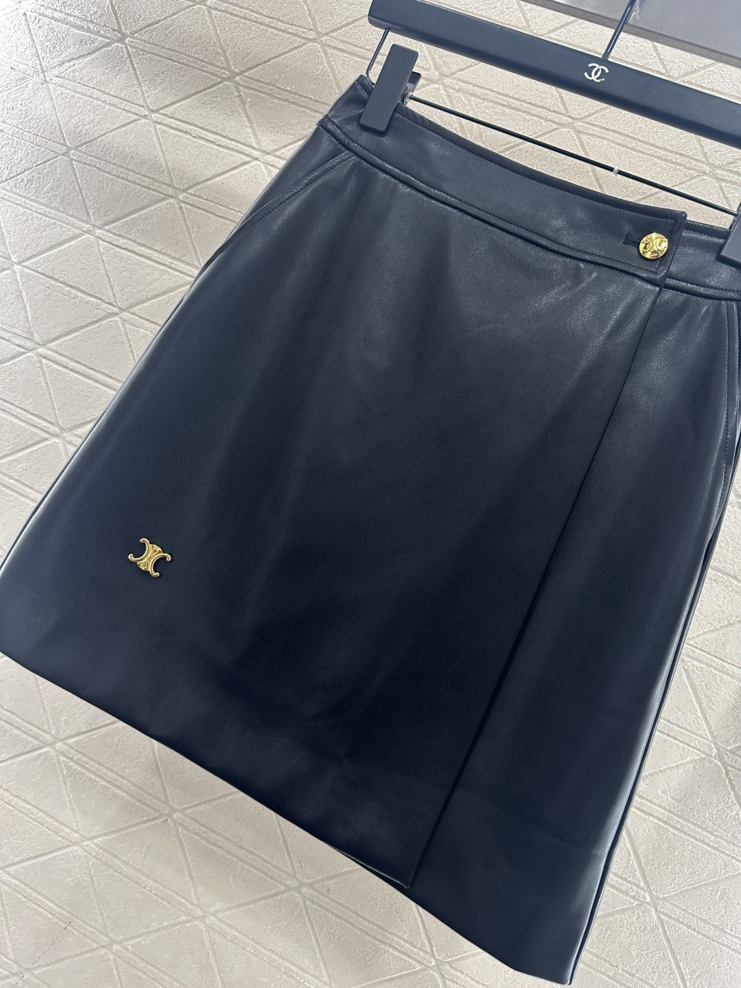 ♥Celin*♥2025新品上架 高腰一片式遮挡皮裙定制YB进口皮革材质，光泽感十足，细腻柔软，高腰半身