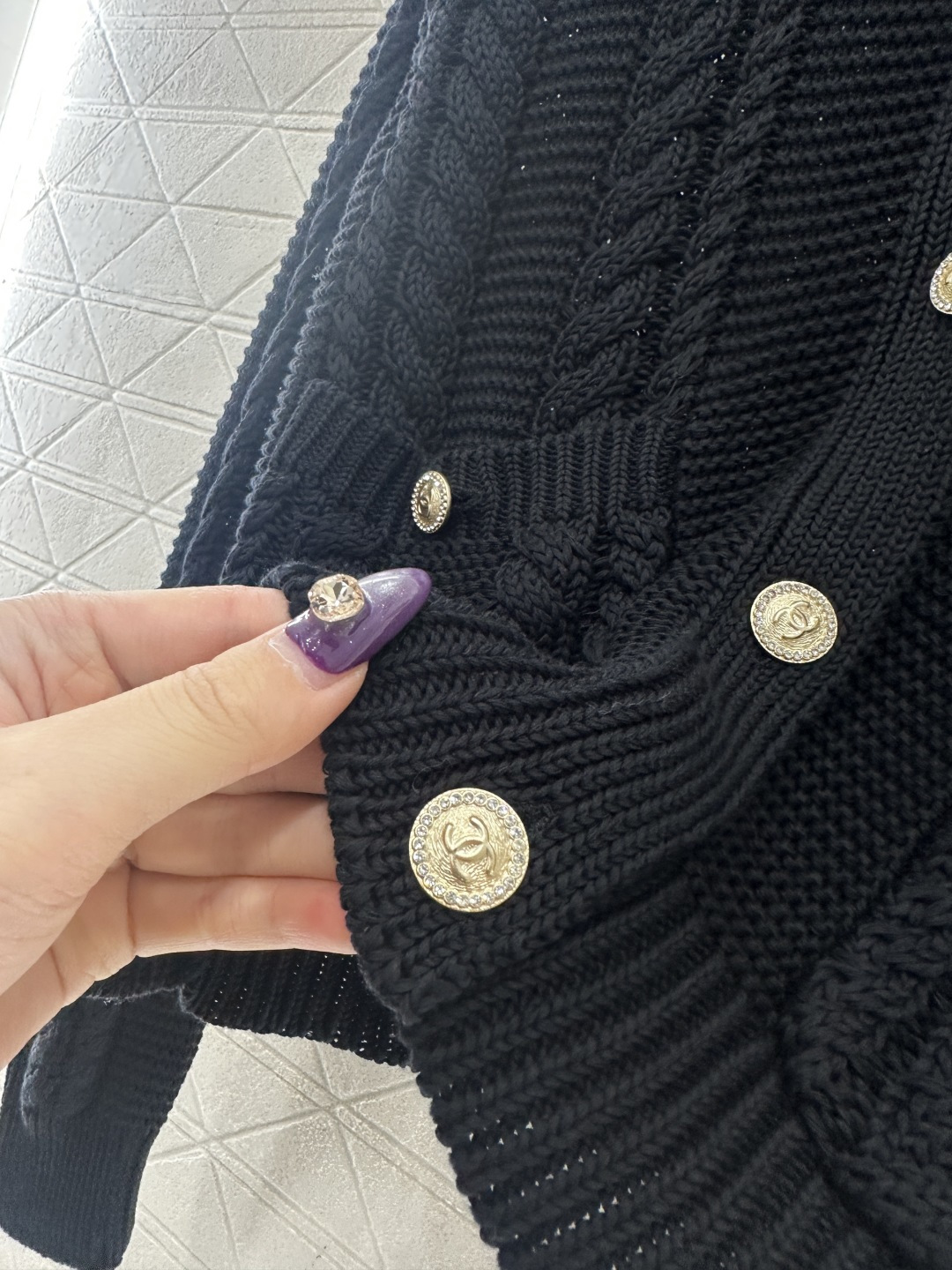 ♥Chane*♥2025新品上架 圆领麻花开衫定制YB棉毛纱线材质，质感细腻，舒适保暖，圆领针织开衫裁剪