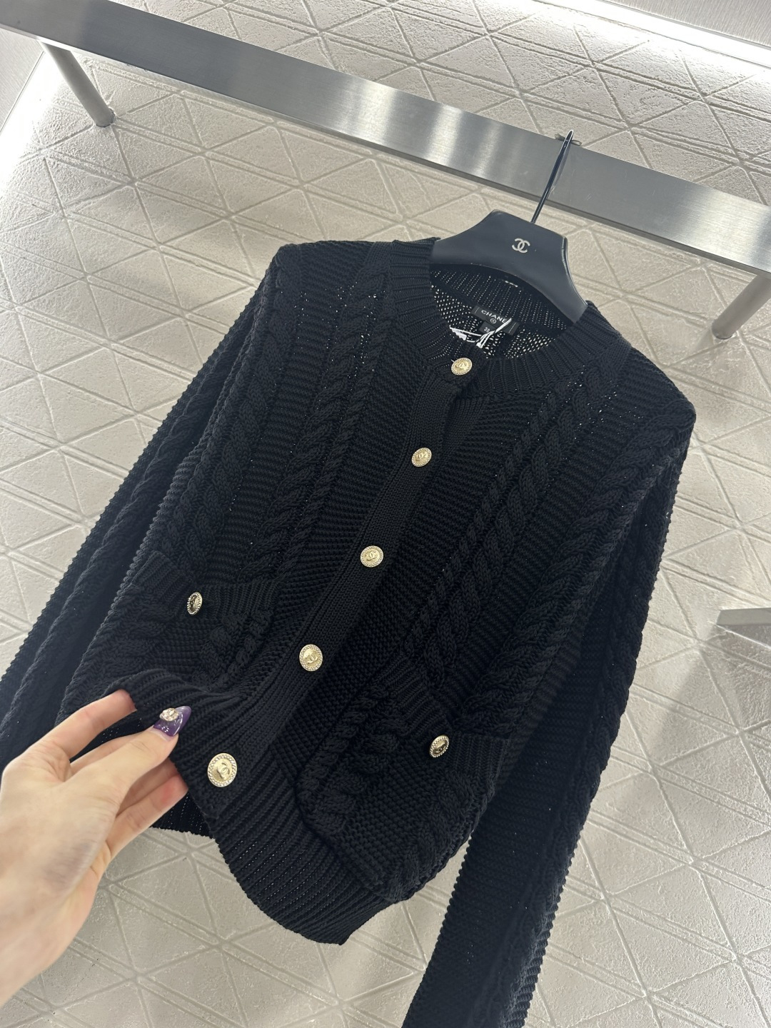 ♥Chane*♥2025新品上架 圆领麻花开衫定制YB棉毛纱线材质，质感细腻，舒适保暖，圆领针织开衫裁剪