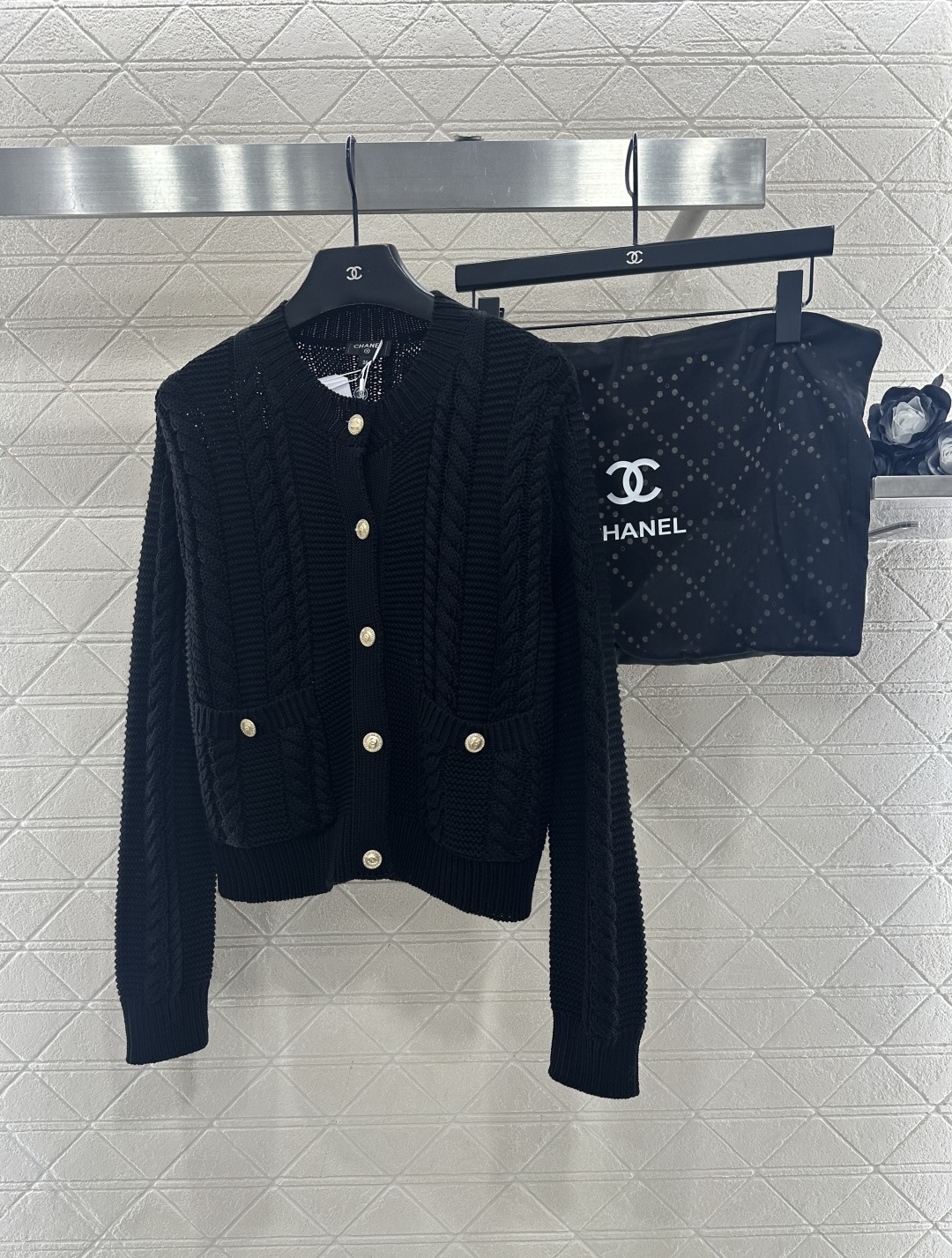 ♥Chane*♥2025新品上架 圆领麻花开衫定制YB棉毛纱线材质，质感细腻，舒适保暖，圆领针织开衫裁剪