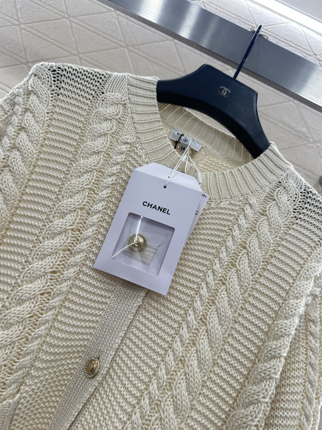 ♥Chane*♥2025新品上架 圆领麻花开衫定制YB棉毛纱线材质，质感细腻，舒适保暖，圆领针织开衫裁剪