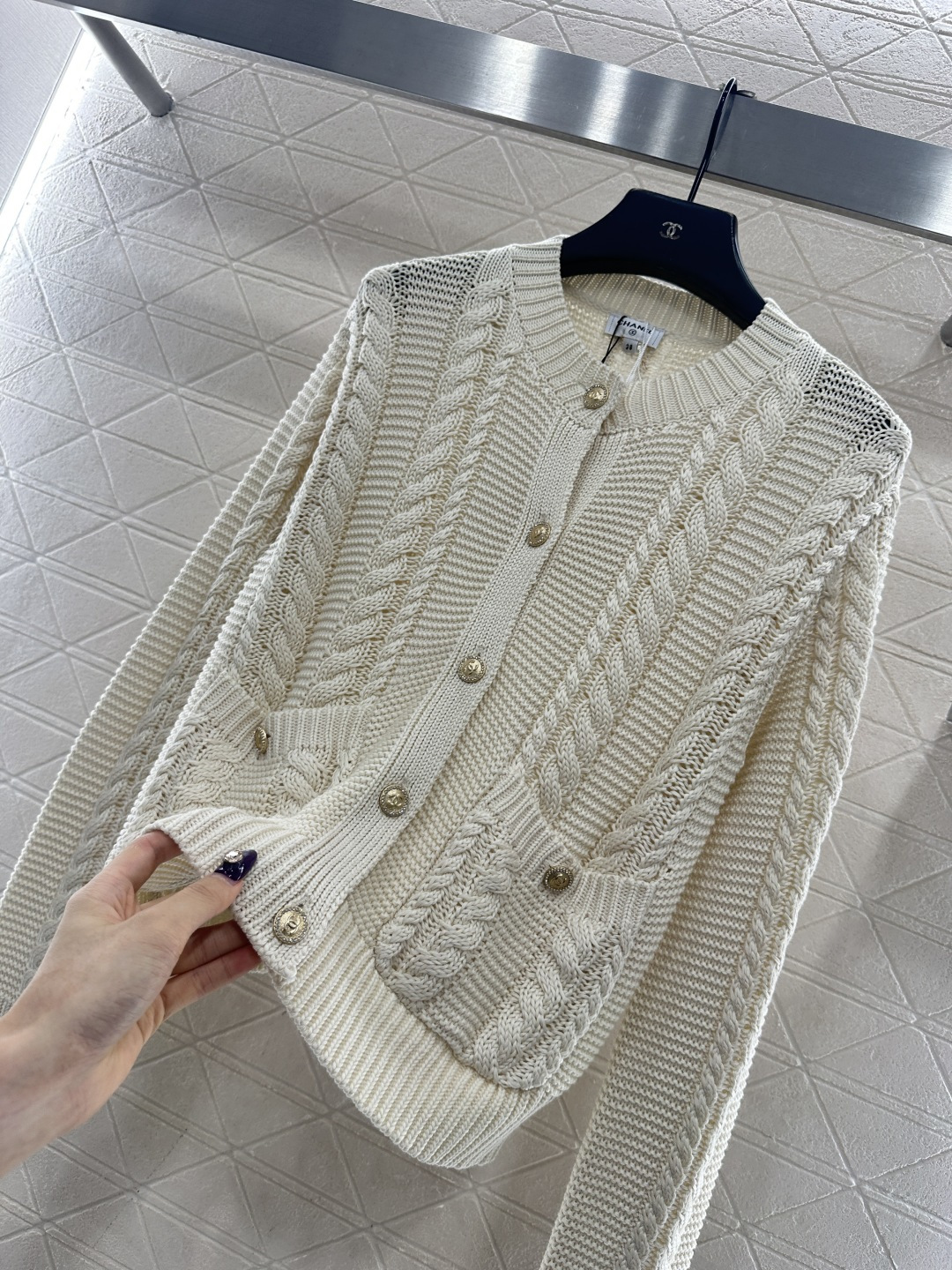 ♥Chane*♥2025新品上架 圆领麻花开衫定制YB棉毛纱线材质，质感细腻，舒适保暖，圆领针织开衫裁剪