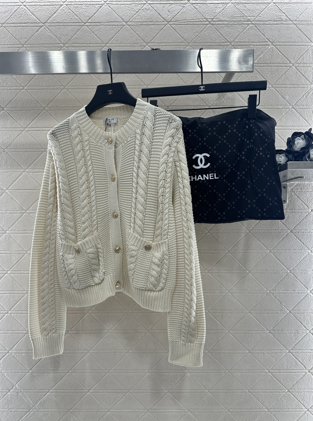 ♥Chane*♥2025新品上架 圆领麻花开衫定制YB棉毛纱线材质，质感细腻，舒适保暖，圆领针织开衫裁剪