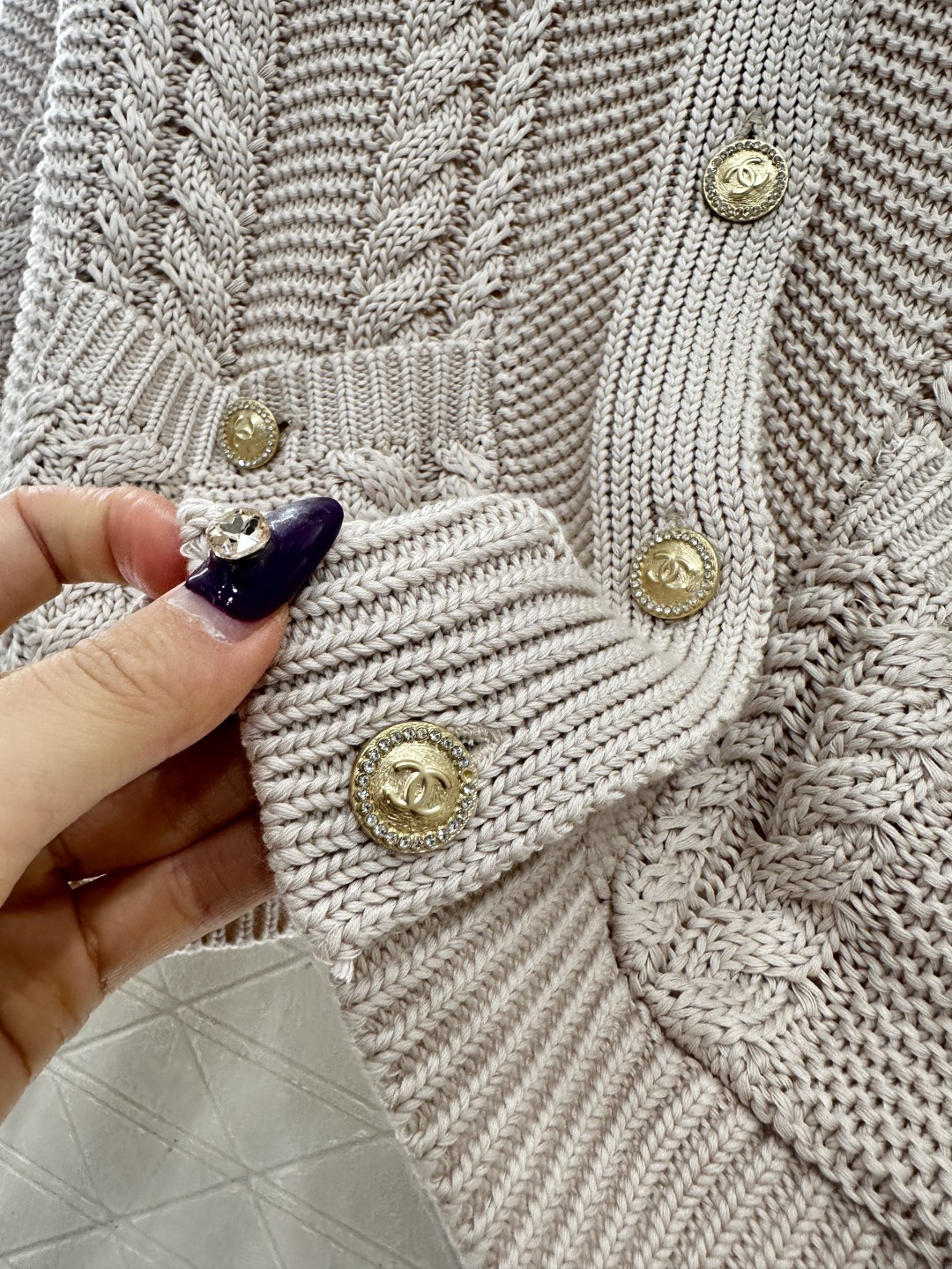 ♥Chane*♥2025新品上架 圆领麻花开衫定制YB棉毛纱线材质，质感细腻，舒适保暖，圆领针织开衫裁剪