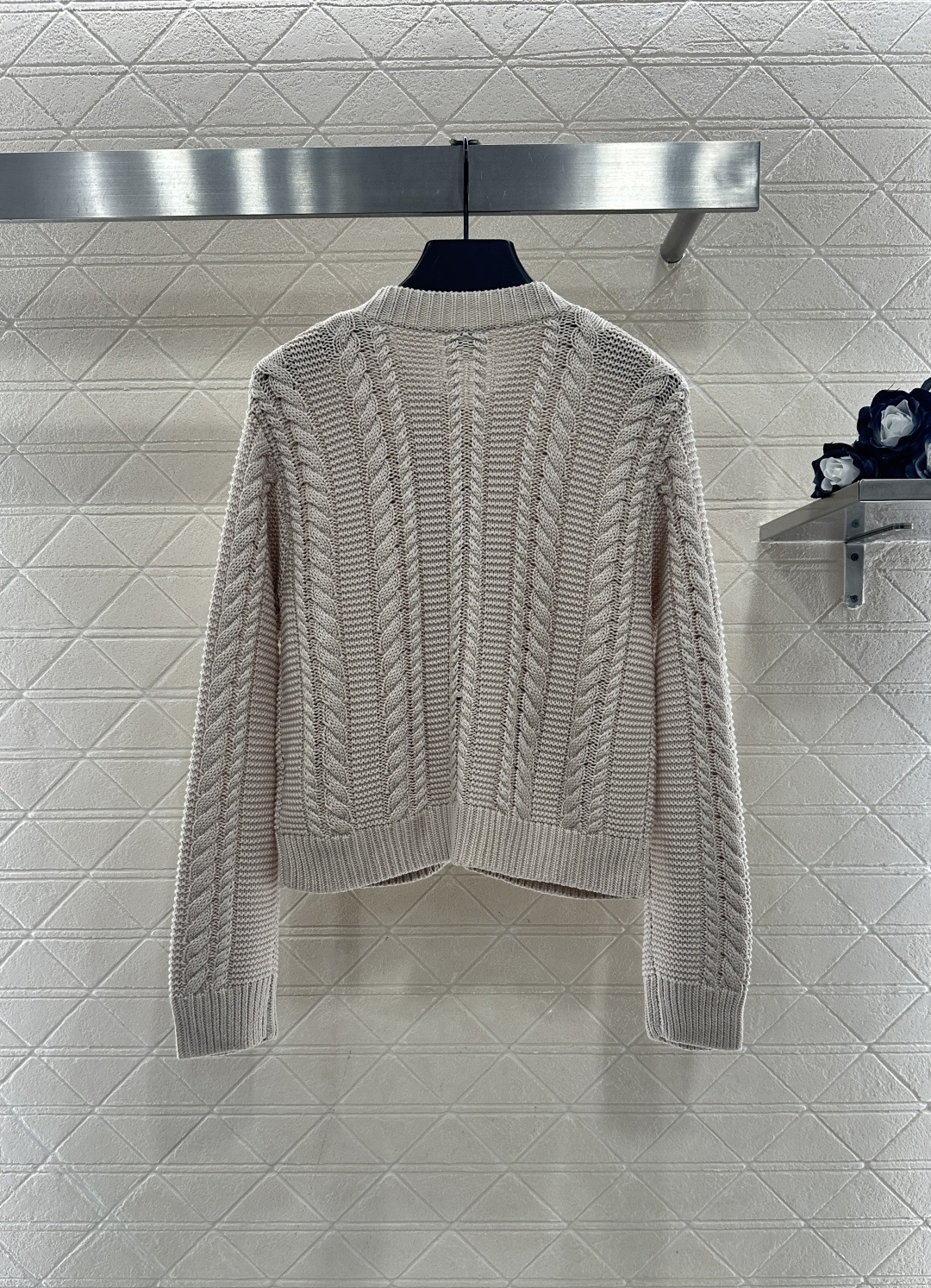 ♥Chane*♥2025新品上架 圆领麻花开衫定制YB棉毛纱线材质，质感细腻，舒适保暖，圆领针织开衫裁剪