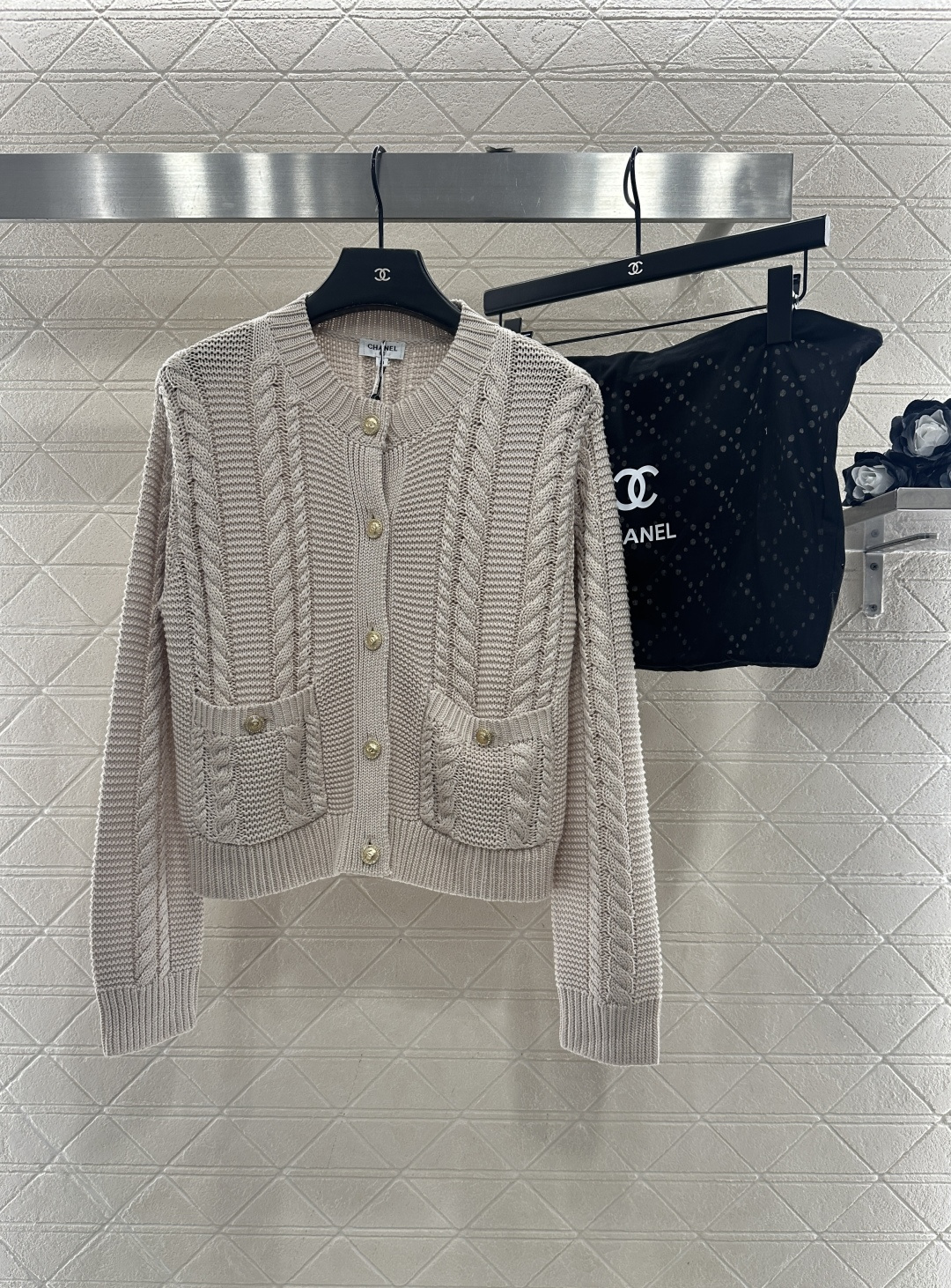 ♥Chane*♥2025新品上架 圆领麻花开衫定制YB棉毛纱线材质，质感细腻，舒适保暖，圆领针织开衫裁剪