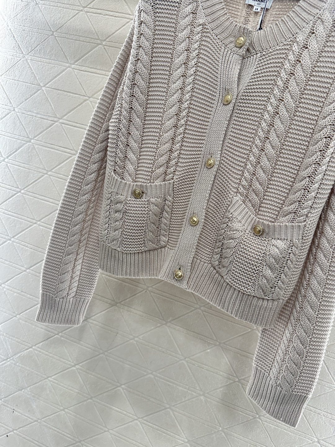 ♥Chane*♥2025新品上架 圆领麻花开衫定制YB棉毛纱线材质，质感细腻，舒适保暖，圆领针织开衫裁剪